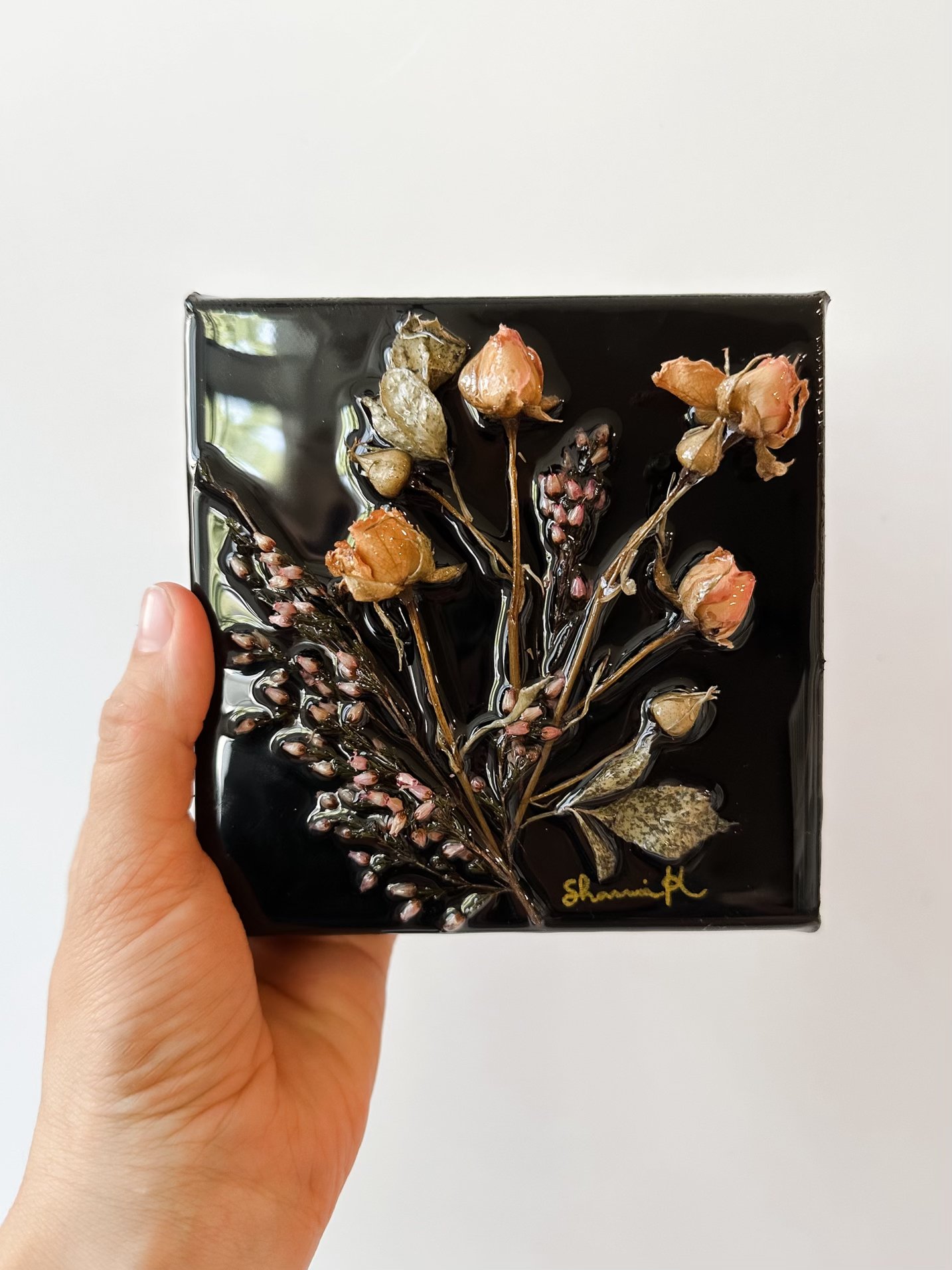 Vintage Roses Mini 1 (hand).jpg
