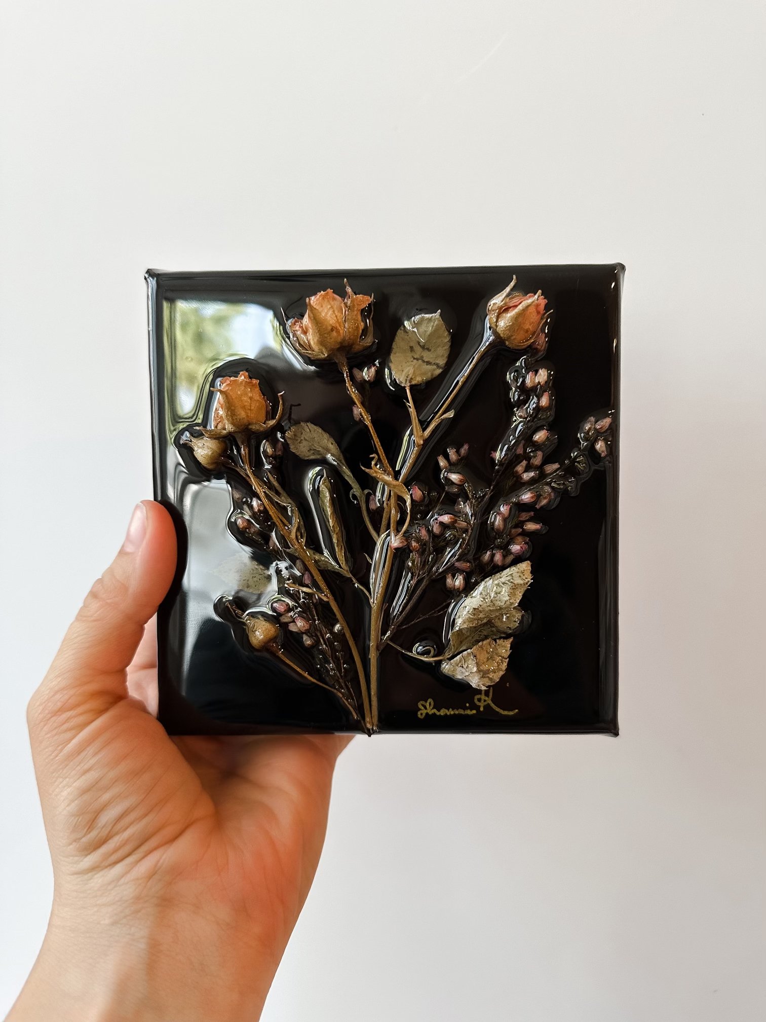 Vintage Roses Mini 3 (hand).jpg