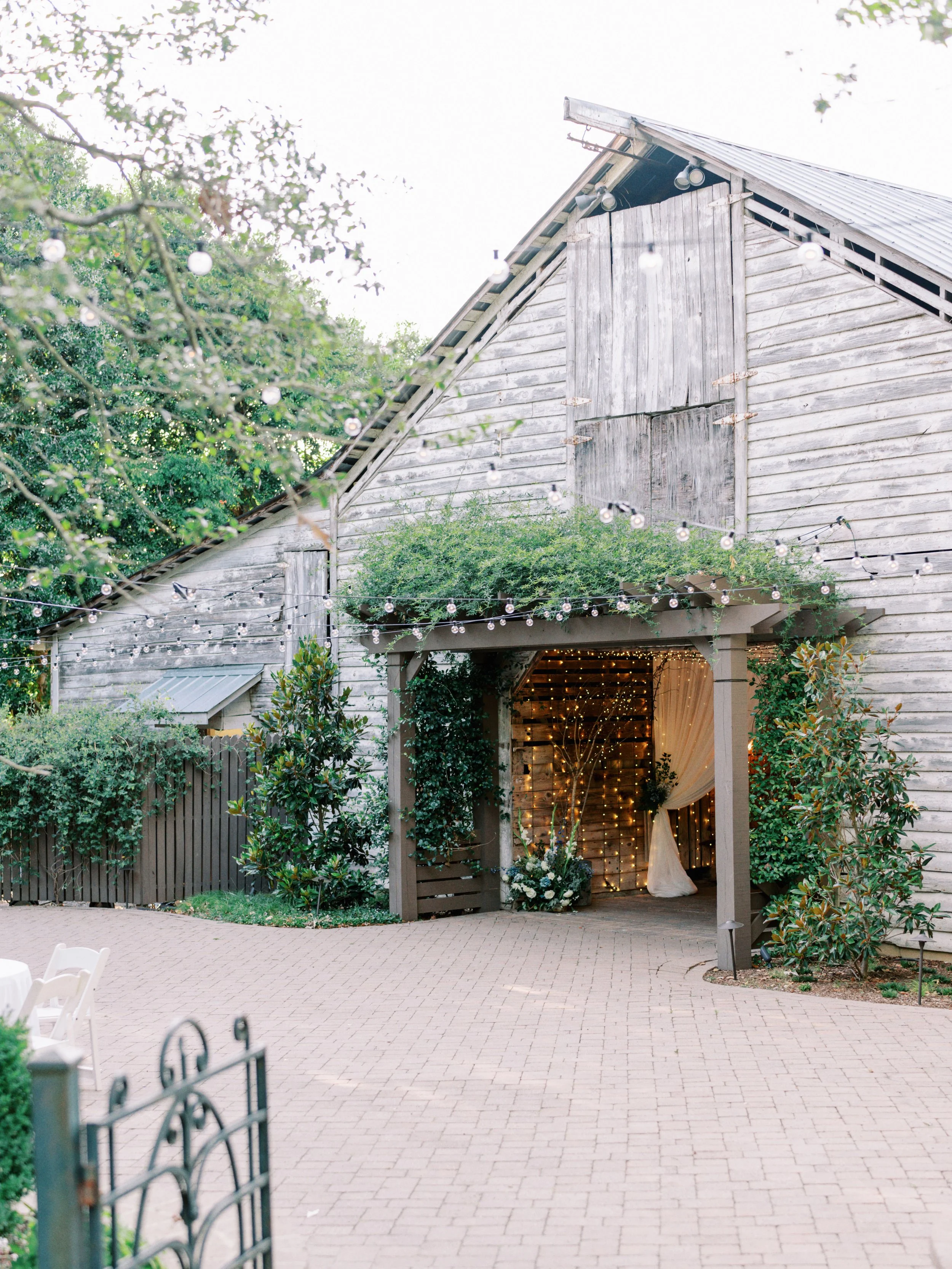 Watercolor venue painting welcome sign at Fearrington Inn in North Carolina