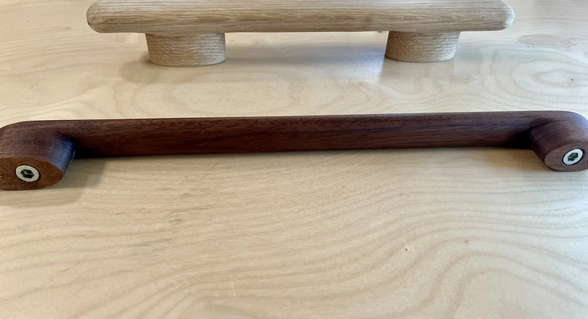 Walnut_pull_made_by_leaffurniture.jpeg