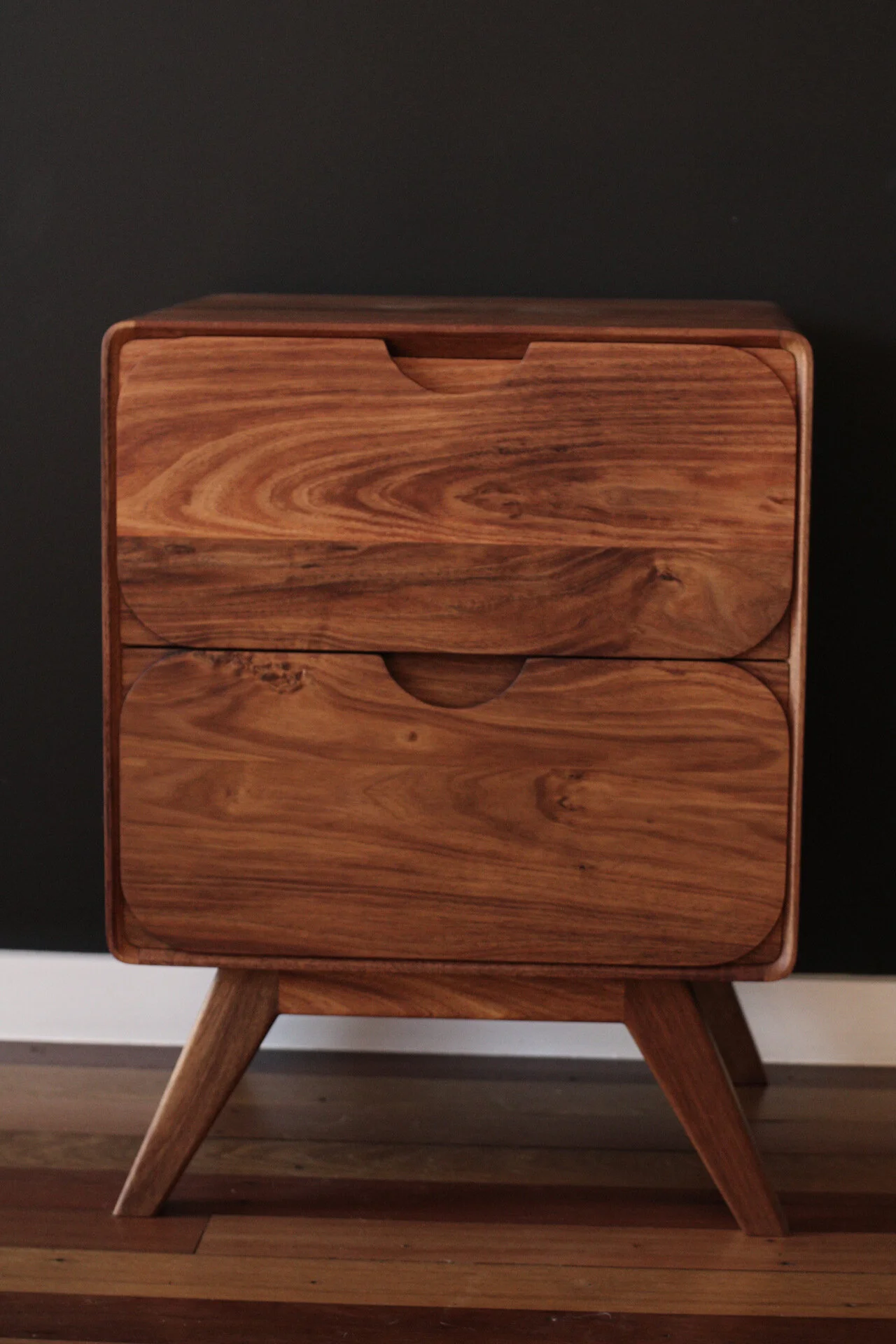 MM Round bedside table