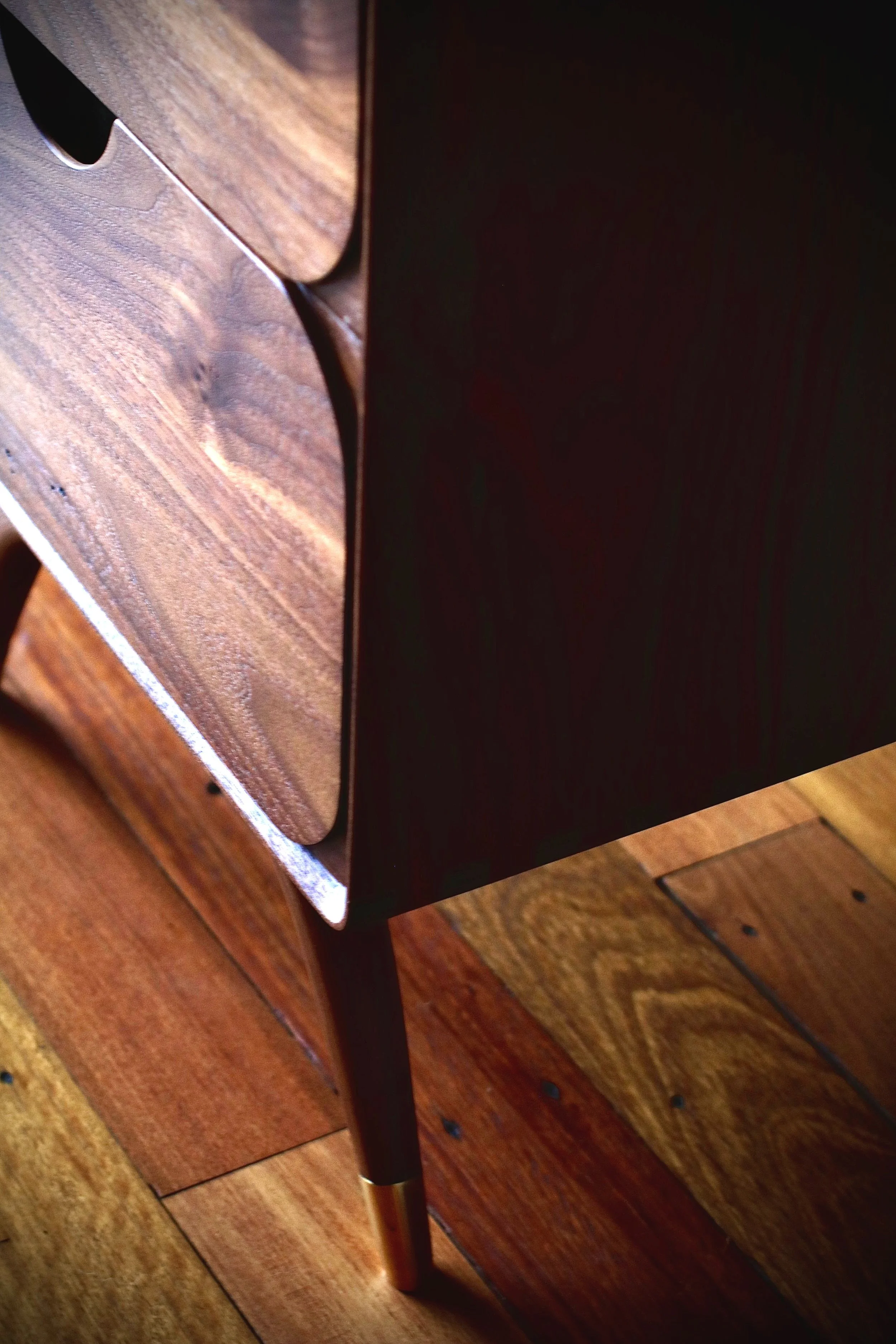 MM Elegance Bedside Table - Leaf Furniture