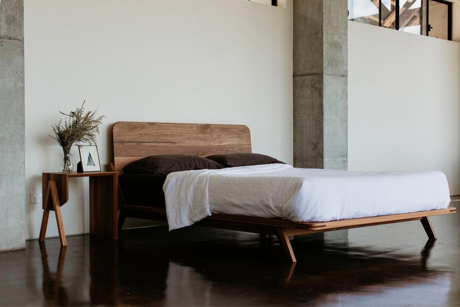 mm_round_bed_made_by_leaf_furniture