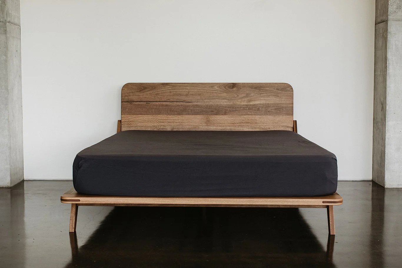 mm_round_bed_made_by_leaf_furniture