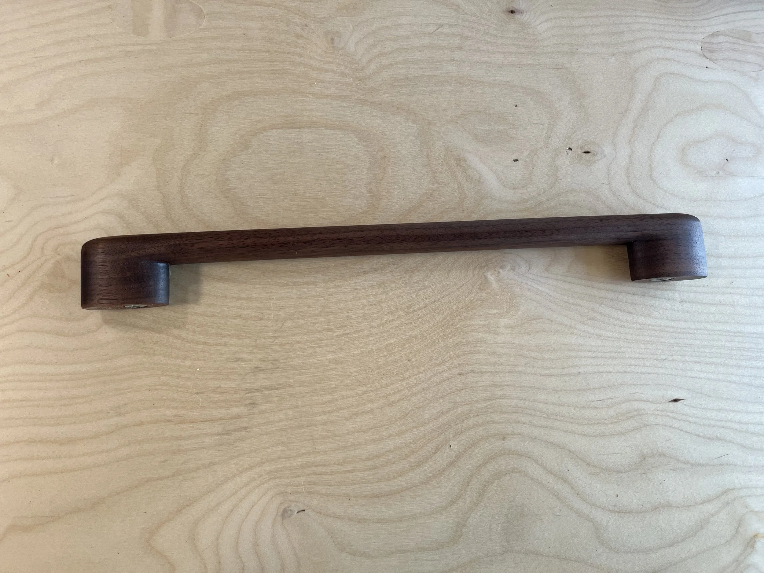 walnut_pull_madeby_leaffurniture.jpeg