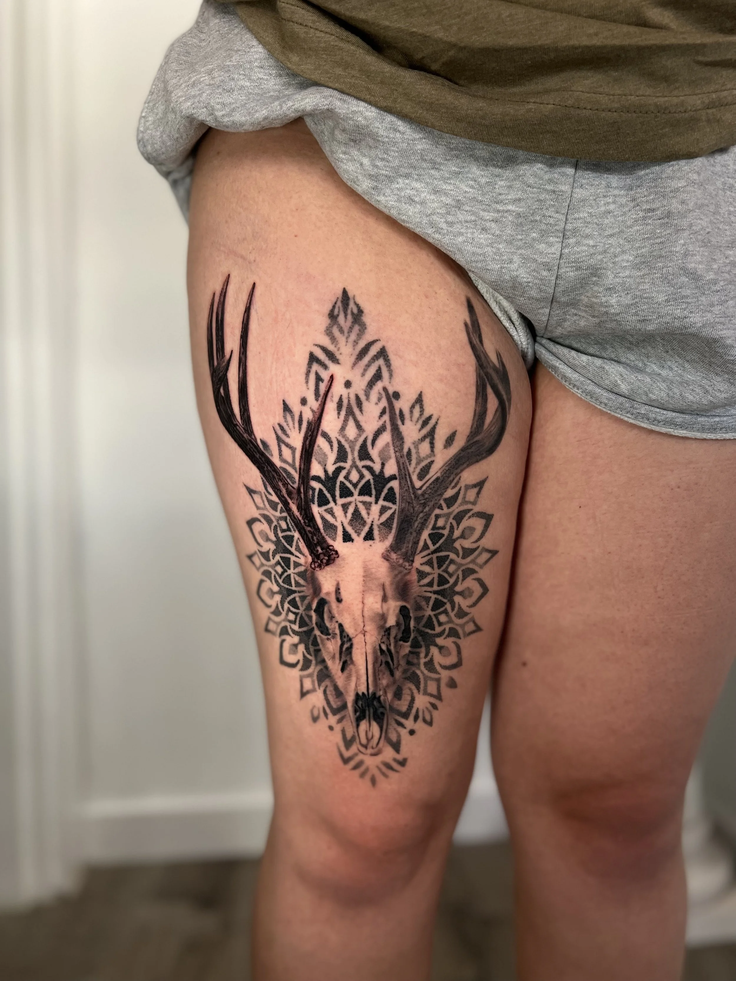 pnw-tattoo-deer-skull-antlers-nature-mnt-rainier.jpeg