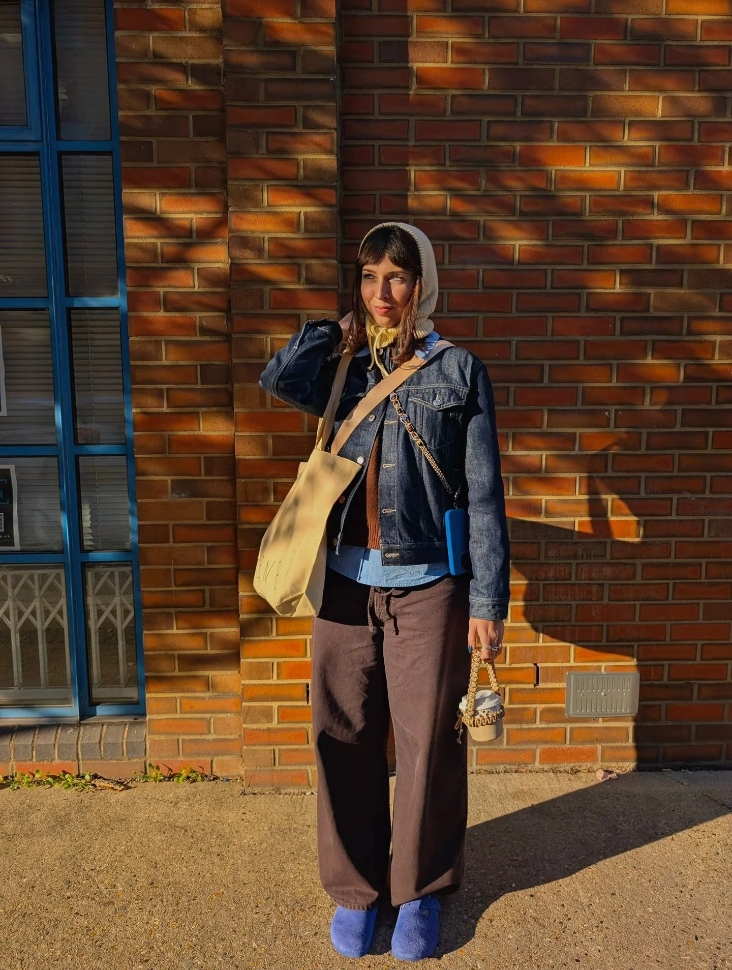 GIRLIES IN PHONE STRAPS !!! // For all occasions from playing out in Manchester to frolicking in the mountains 💚💚