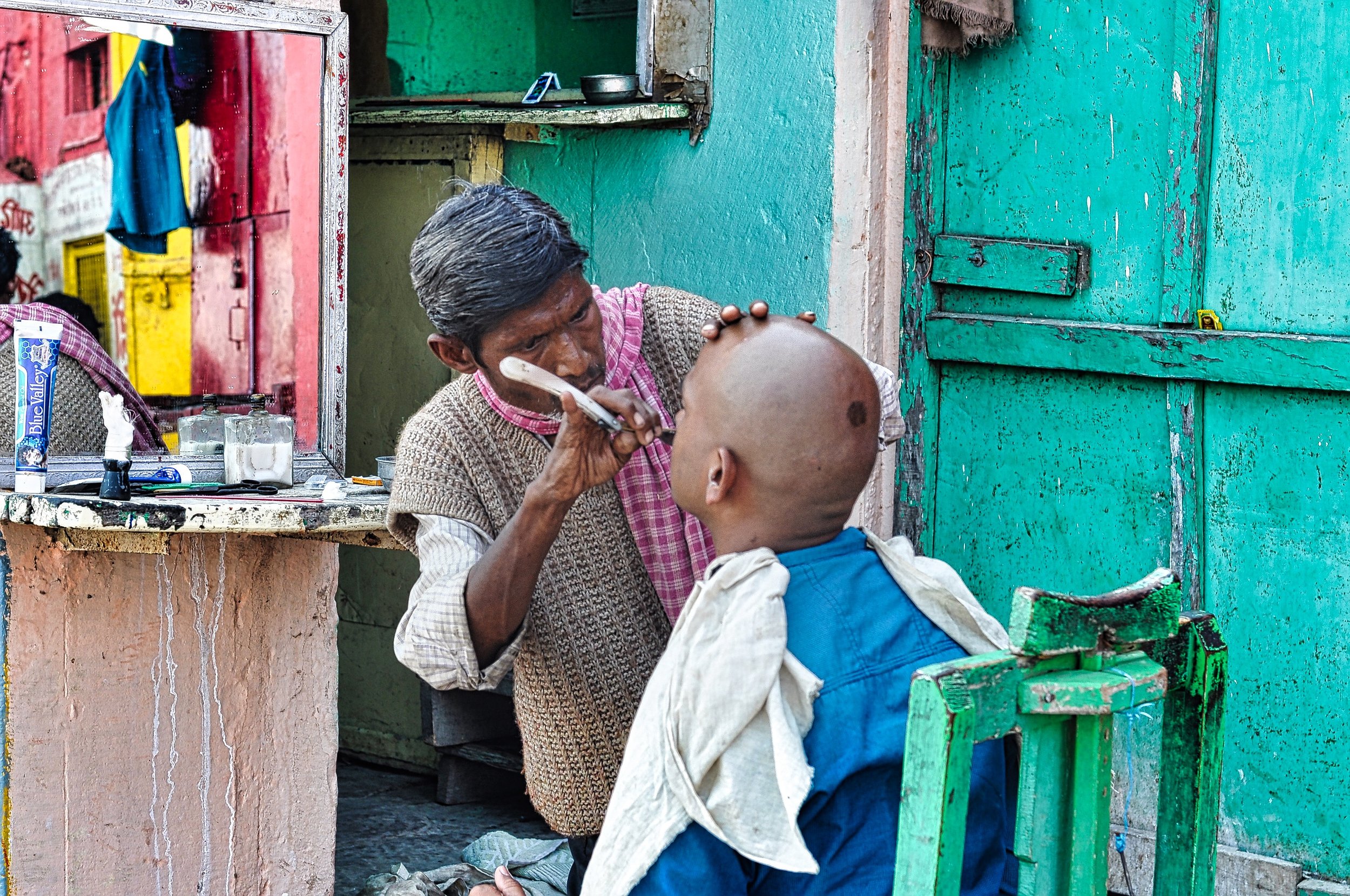 At the barber | India 2016