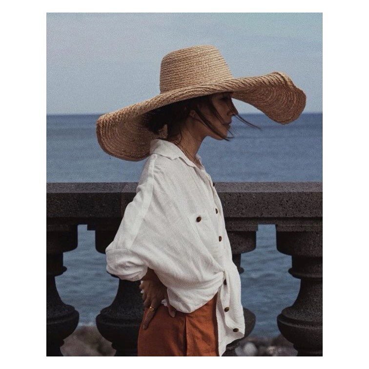 Reste &agrave; l&rsquo;ombre 

#canicule #heatwave #chapeaudepaille #strawhat #countrystyle #countrylife #countryfication 

Pic via Pinterest