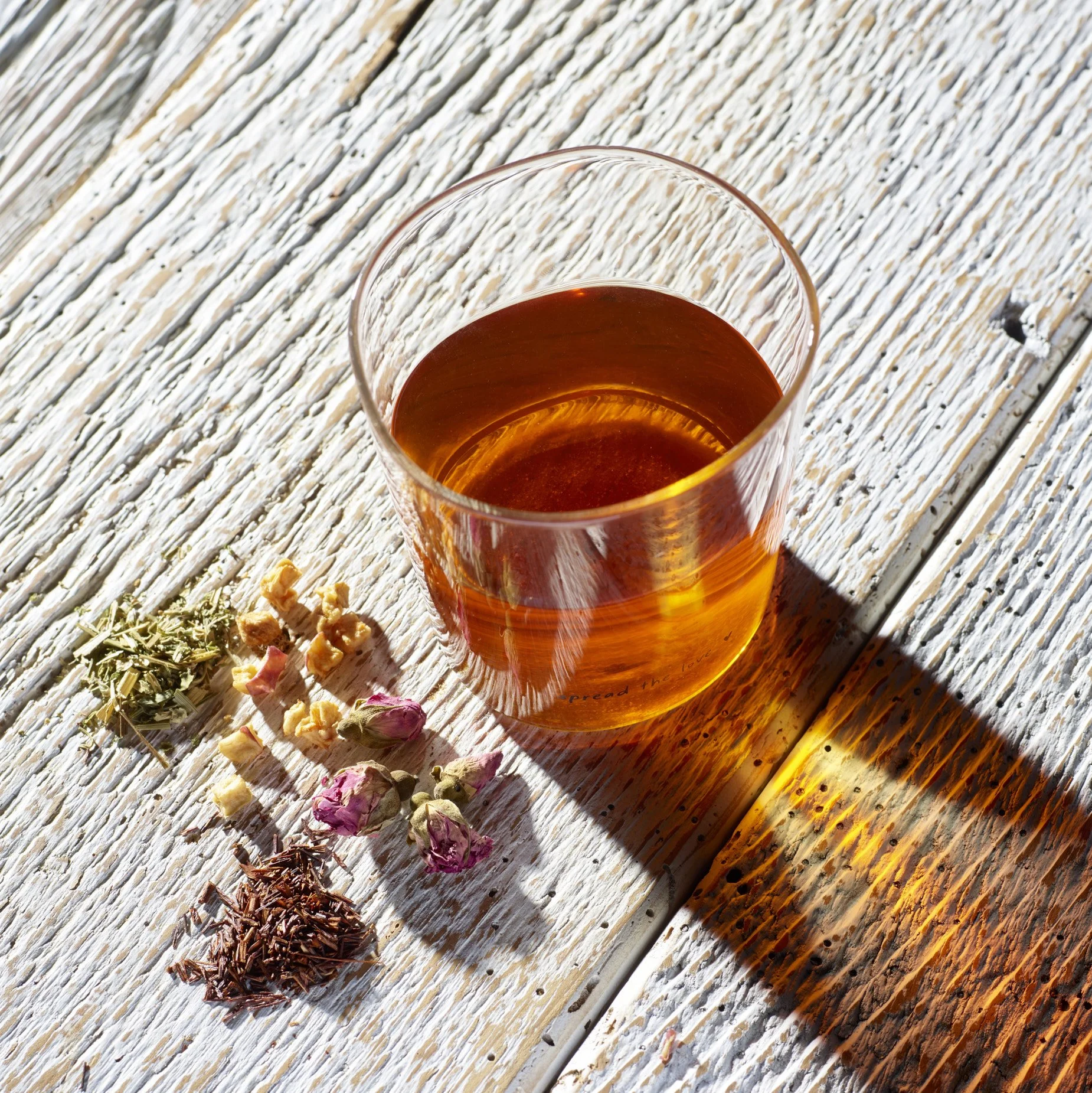 tisana_ladivina_legalenica_bicchiere.jpg
