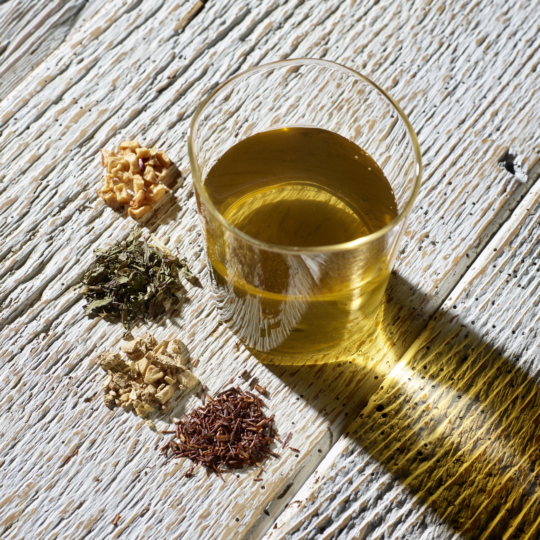 tisana_menta_lime_legalenica_bicchiere.jpg