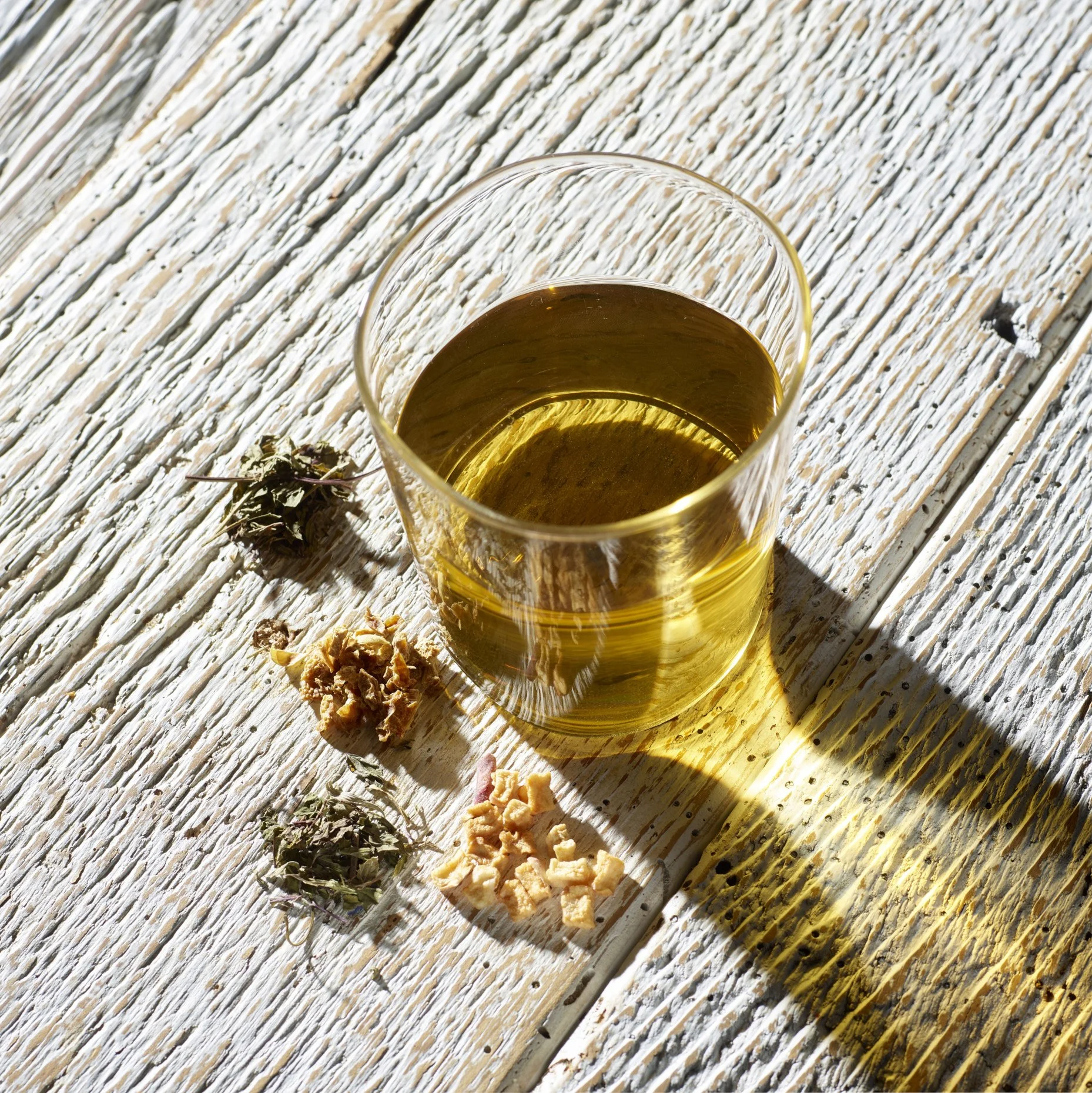 tisana_menta_lime_legalenica_bicchiere.jpg
