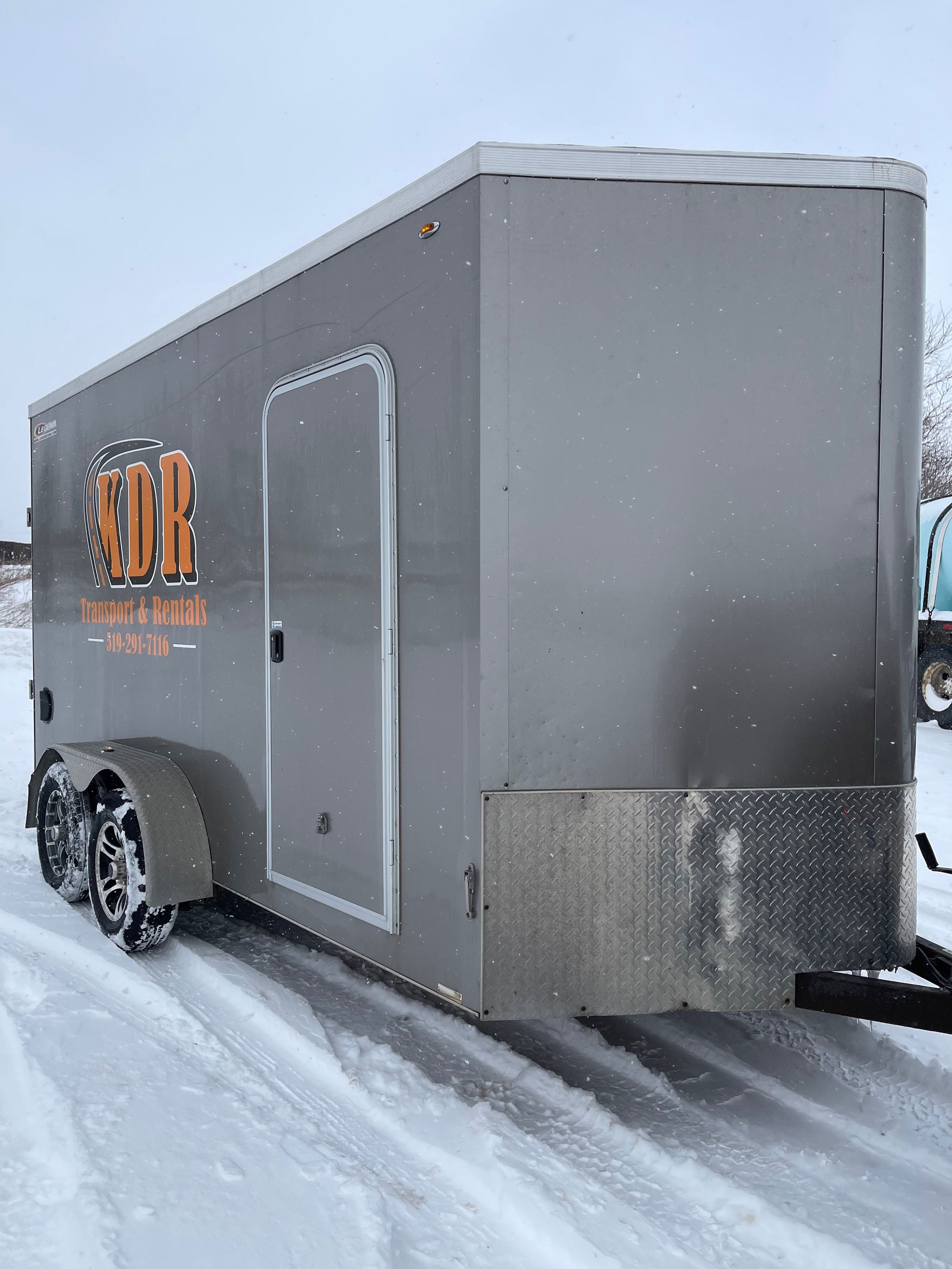 2side-tandem-axel-7x16-v-nose-enclosed-trailer-rental-KDR-Rentals-Transport.jpg
