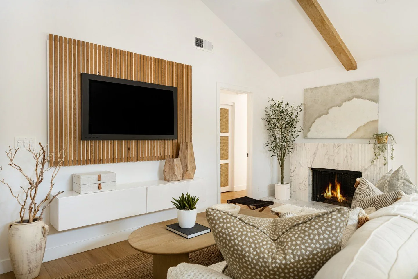 A renovation flip project I designed for The Flipping El Moussa&rsquo;s TV show on @hgtv in a lovely neighborhood in Cerritos Southern California. With lots of young families in an up n coming area with a vibrant Asian community. I called it Organic 