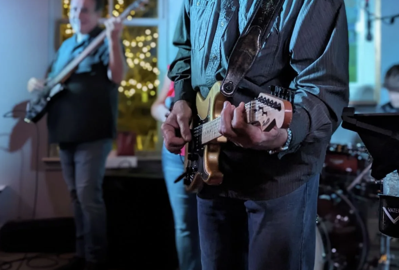 Live music with Bob pratte