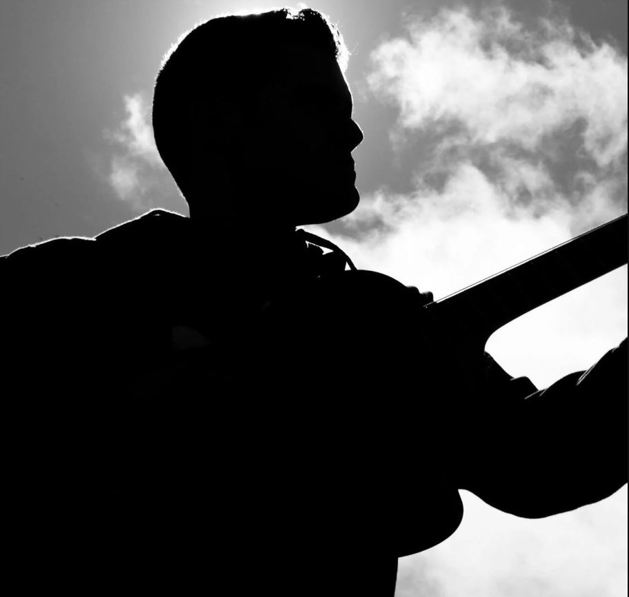 Live music with Rich amorim