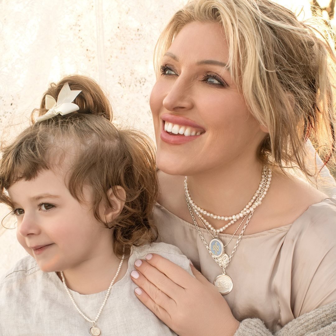 &ldquo;All that I am, or ever hope to be, I owe to my Angel Mother.&rdquo; - Abraham Lincoln. 🌷Gift the light of your life with a pendant as meaningful as her love. #mothersdaygiftsideas #meaningfulgift #giftideasformom #jewerlywithmeaning