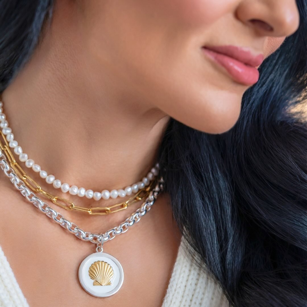 Know a mom who calls the beach her &ldquo;Happy Place&rdquo;? 🌊💛 Surprise her with a silver or gold shell pendant that whispers of sand, waves, and sunlit memories. As Jimmy Buffett said, &ldquo;If there&rsquo;s a heaven for me, I&rsquo;m sure it h