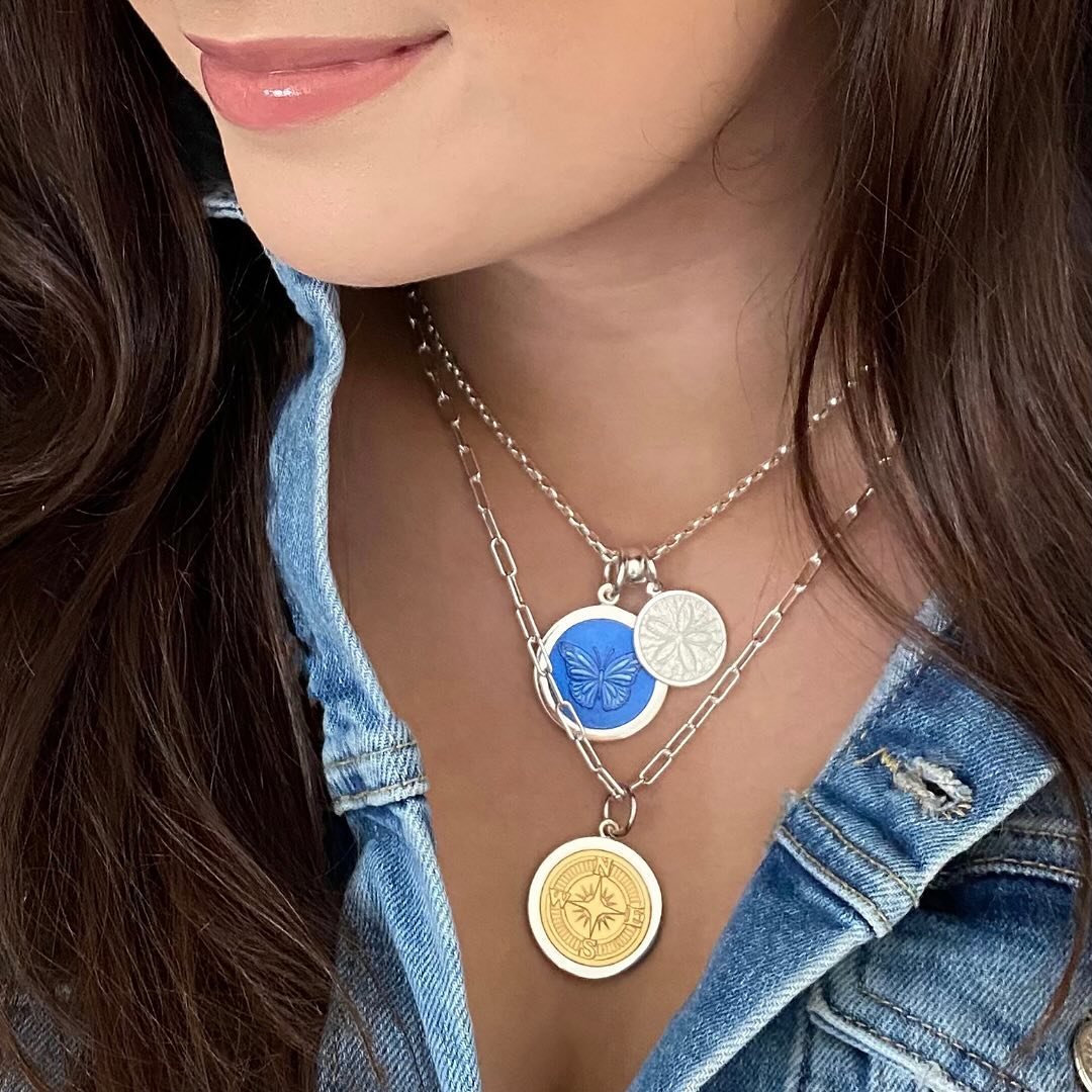 🌊💙 You don&rsquo;t need to live by the sea to fall in love with our nautical and ocean-themed pendants. Perfect for moms who cherish memories of summer breezes, their childhood coasts, or dream of distant shores. Gift a piece of the ocean and keep 