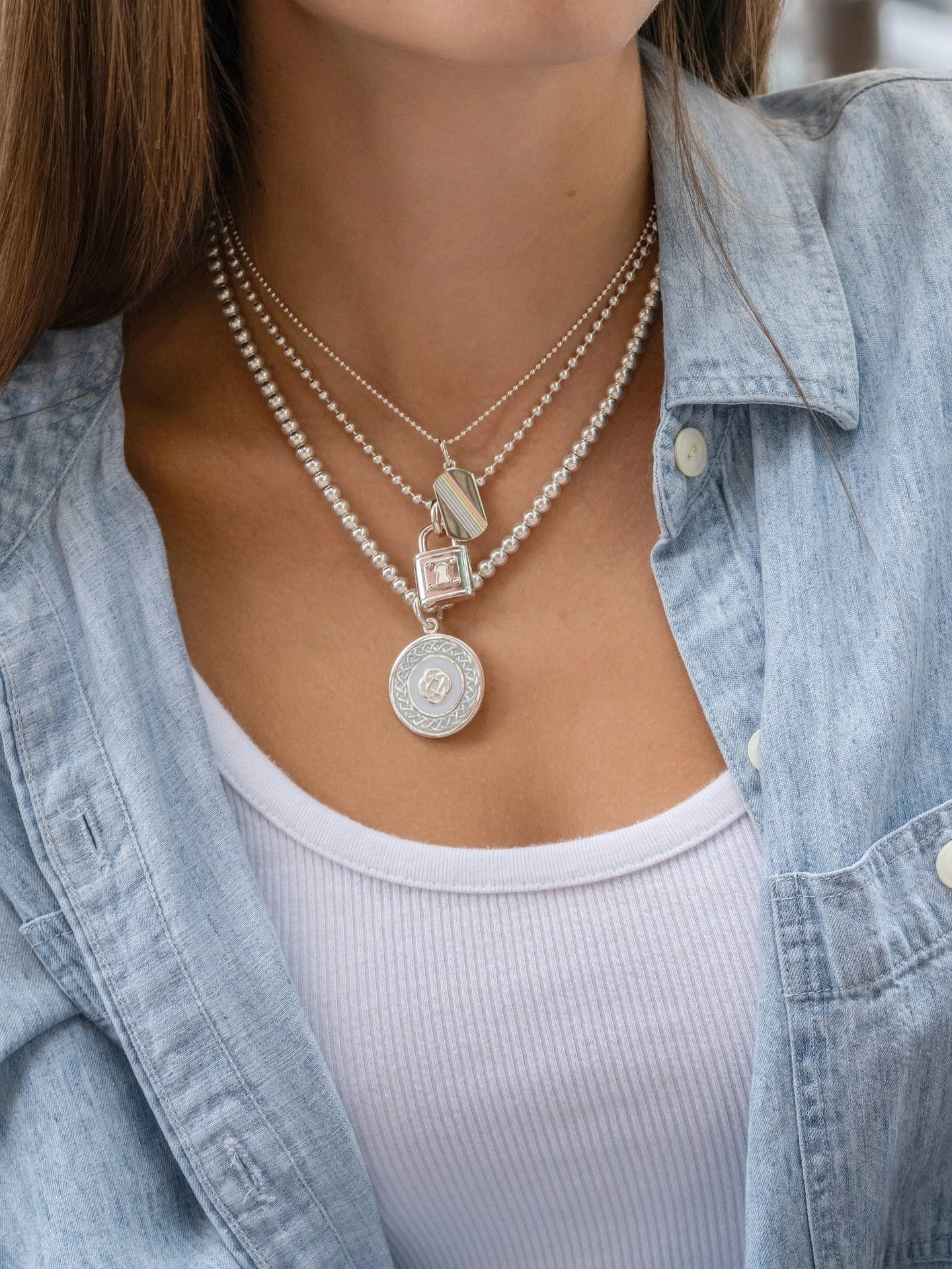 One pendant can hold so much meaning. 🤍 The Family Knot remains a timeless favorite, worn season after season for the connection it represents and the stories it carries. Layered over cozy winter knits or styled close to the heart, it blends effortl
