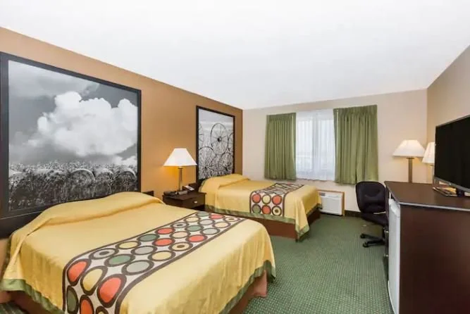 Super 8 Room.JPG