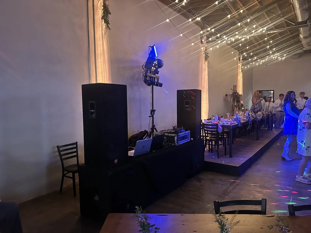  DJ: BassMakers Mobile DJ and Live Sound Service  Contact:  Woodley_andrew@hotmail.com  or 515-370-1587 