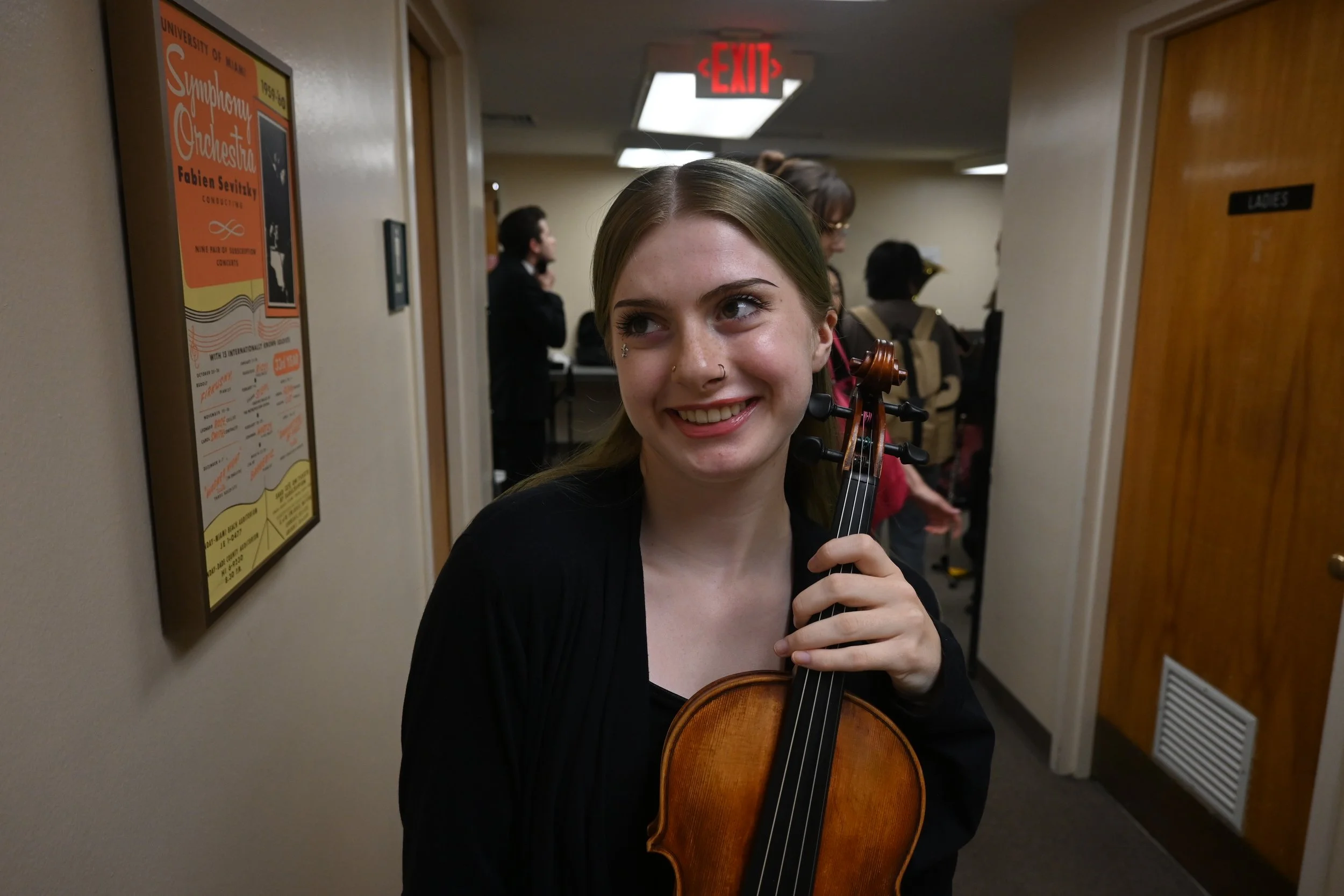 Coco Brown V Richelieu Violin Player