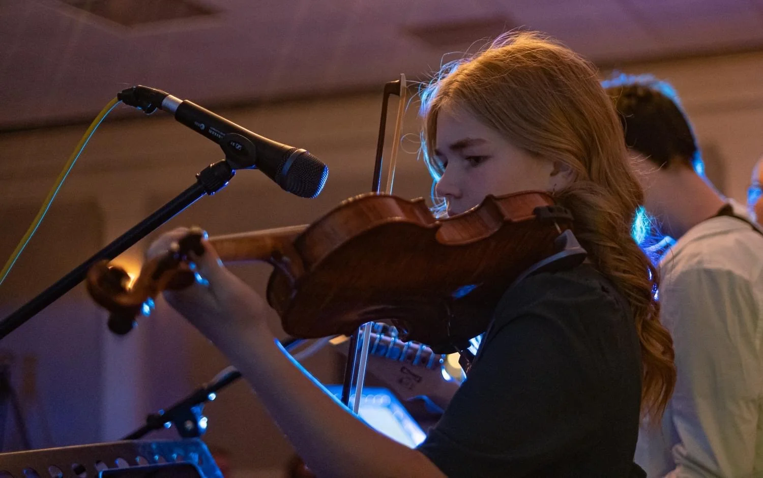 Kara Sova V Richelieu Violin Player