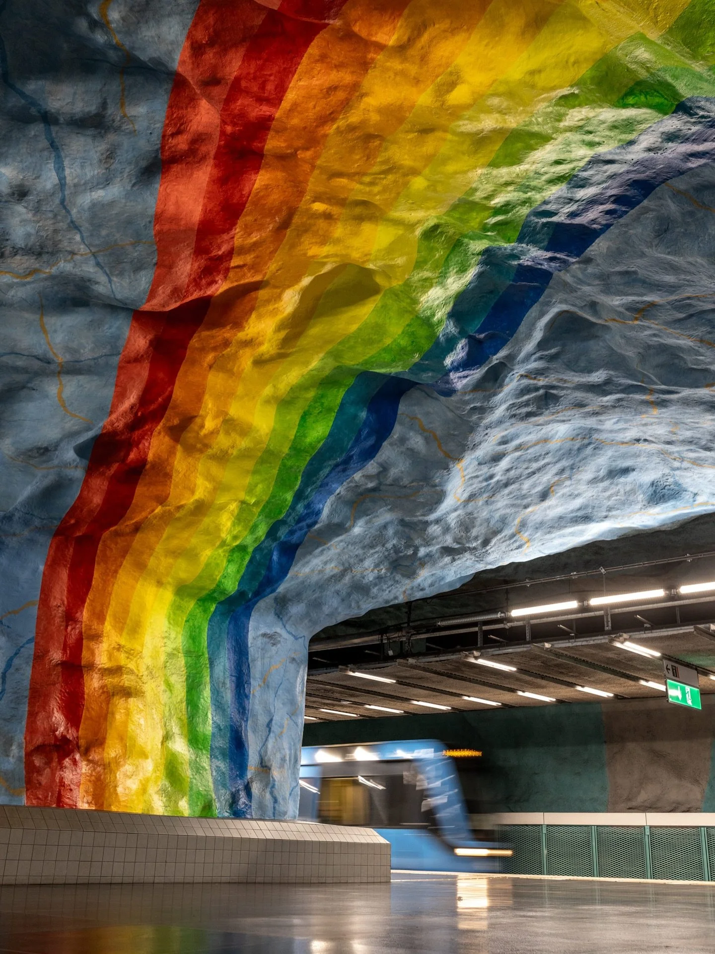 🚅 Stockholm&rsquo;s subway system is so much more than just commuting - like stepping into an underground museum. 

🎨 It&rsquo;s often called the &rdquo;World&rsquo;s Longest Art Gallery&rdquo;. Nearly every station is created in collaboration with