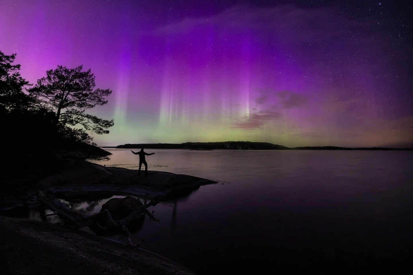 Seeing the Northern Lights in Stockholm&rsquo;s Archipelago is always something special for me since it doesn&rsquo;t happen so often. 

Every time I get the chance to capture a solar storm here in Stockholm, I try to head out with my camera. This sh