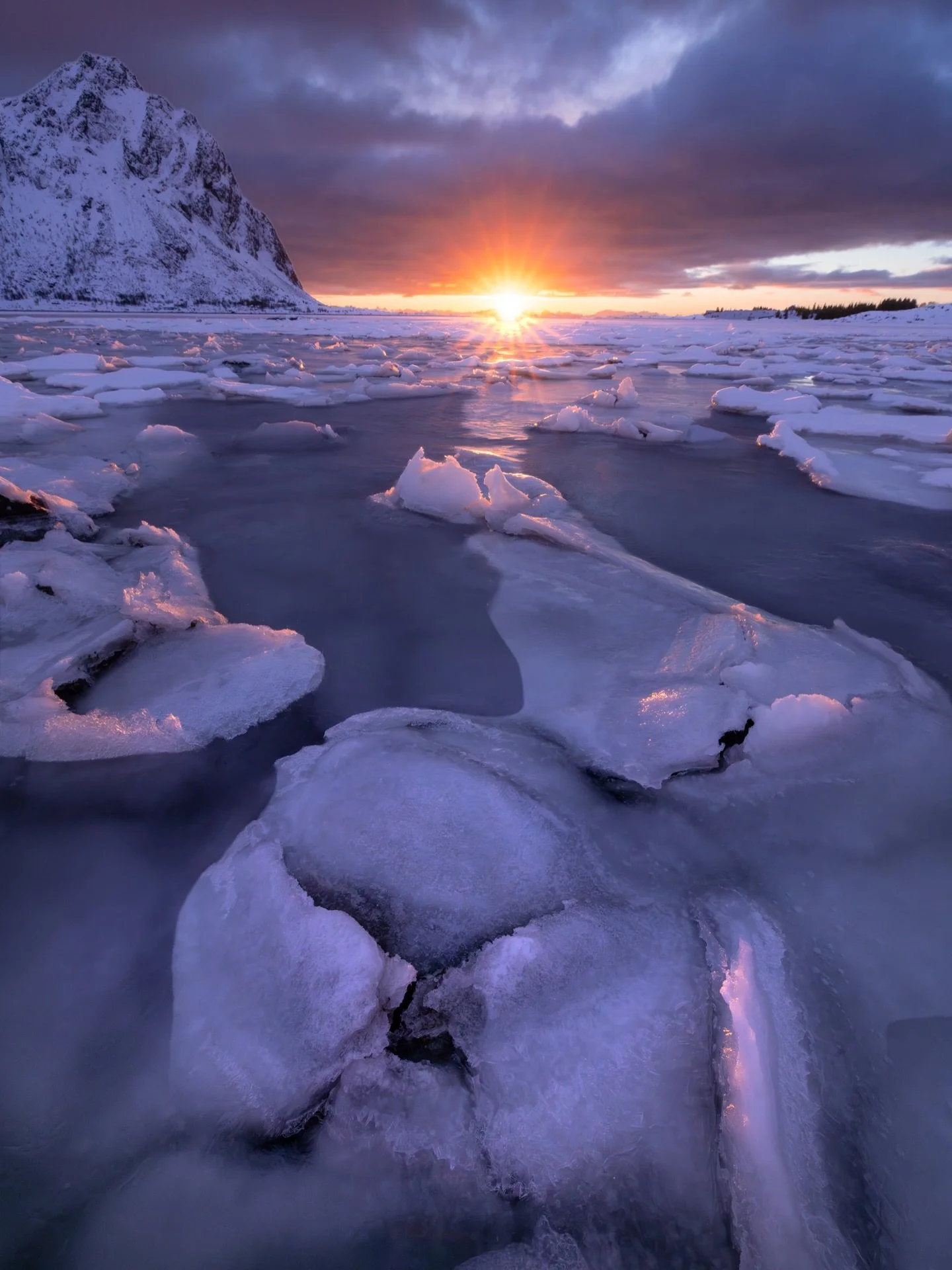 The Lofoten Islands never disappoint! In one week, we had all different kind of weather and light conditions - from amazing sunrises to Northern Lights and Arctic snowstorms ❄️.

For me, this unpredicable weather makes is so special to photograph up 