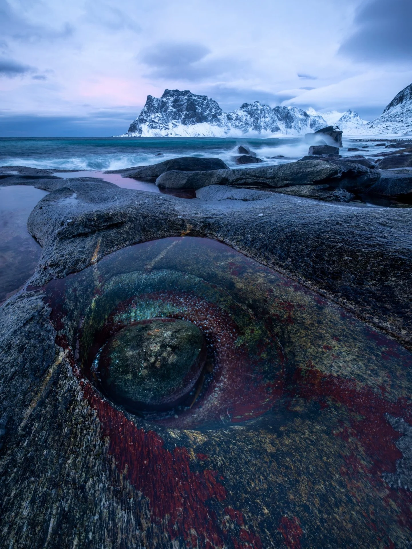 The Dragon&rsquo;s Eye 🐉.

This unique rock formation at the shoreline of Uttakleiv beach is probably one of the most fascinating foreground compositions on the Lofoten.

Due to milder weather conditions during the last few days, I was lucky enough 