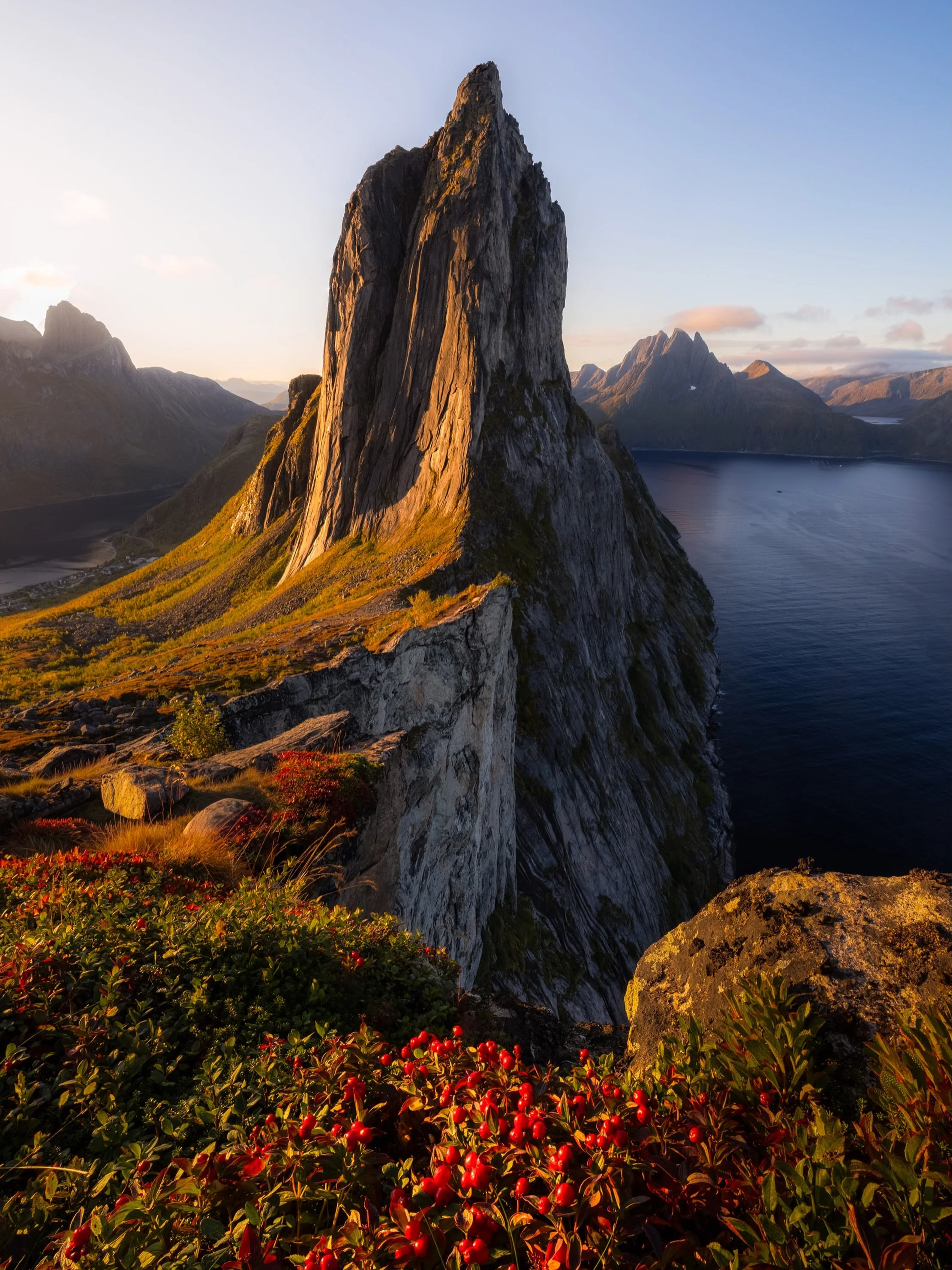Some views are worth waking up at 3am for ⏰.

This was definitely one of them!

Segla is one of Senja&rsquo;s most iconic mountain peaks, rising dramatically above the surrounding fjords. I wanted to photograph the moment the first warm light of the 
