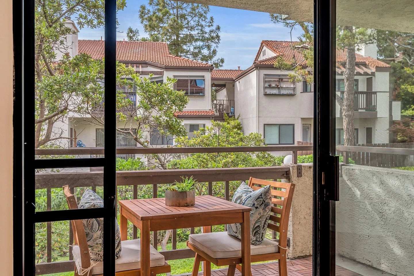 Are you or someone you know looking for a condo in the East Bay Area? 👀

This beautiful 2-bedroom, 2-bath home at 21239 Gary Dr, APT 316A in the gated Mesa Verde community is perfect for a young professional or investor! ⭐️

You&rsquo;ll love the br