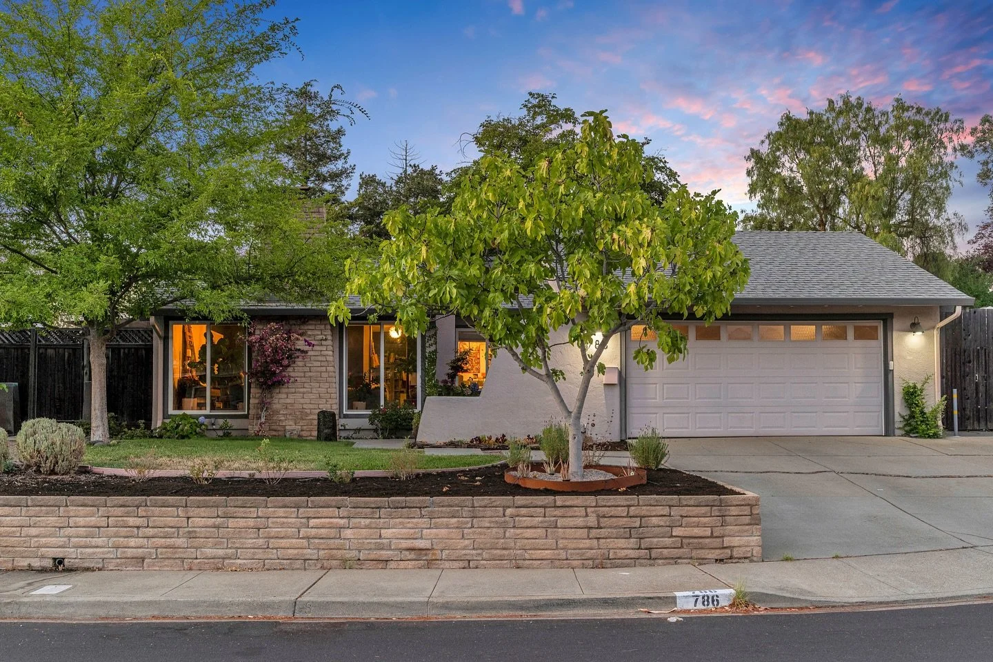 Coming Soon Near Downtown Pleasanton! 🏠 

4 BED | 2 BATH | 1,838 SQFT

Stay tuned for more details or contact Katie Moe @katiejunemoe for inquiries ✨

#PleasantonHomes #PleasantonRealtor #ComingSoon #LivingInPleasanton #ConnectCAHomes