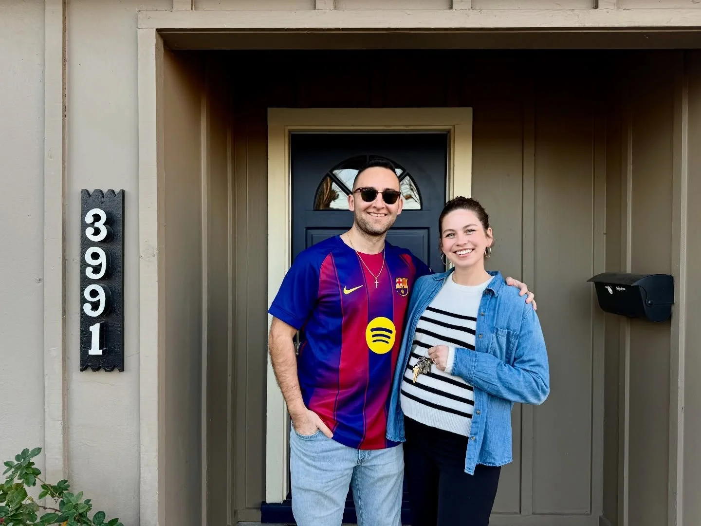 Congratulations to Elias Muniz @eliasmunizrealtor and his first time homebuyer clients on the purchase of their new home in Concord! 🏠 

We are so excited for them to grow their family here and make so many memories in this lovely home. 💙

#Concord