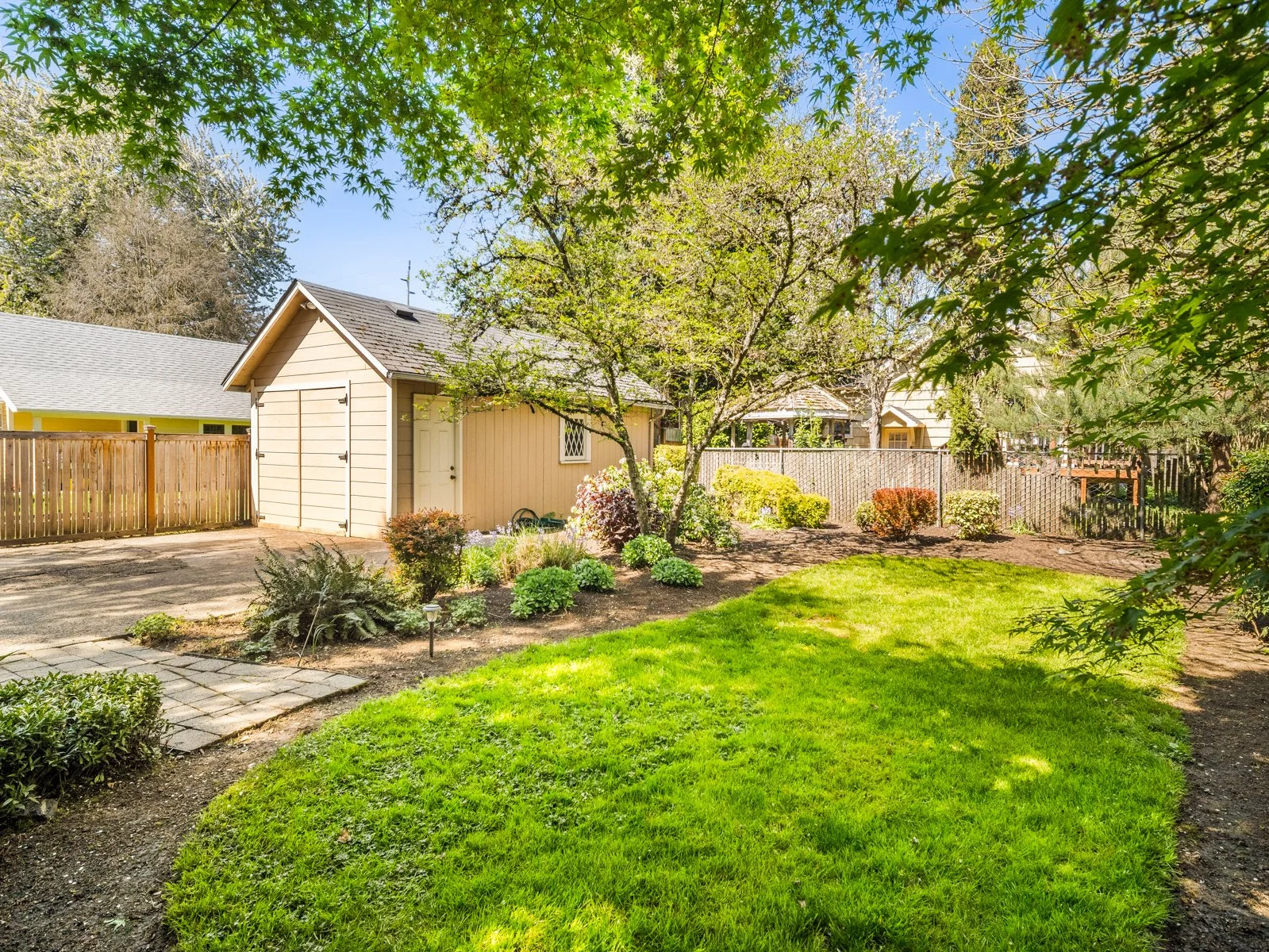 947 SE Spokane St-42.jpg