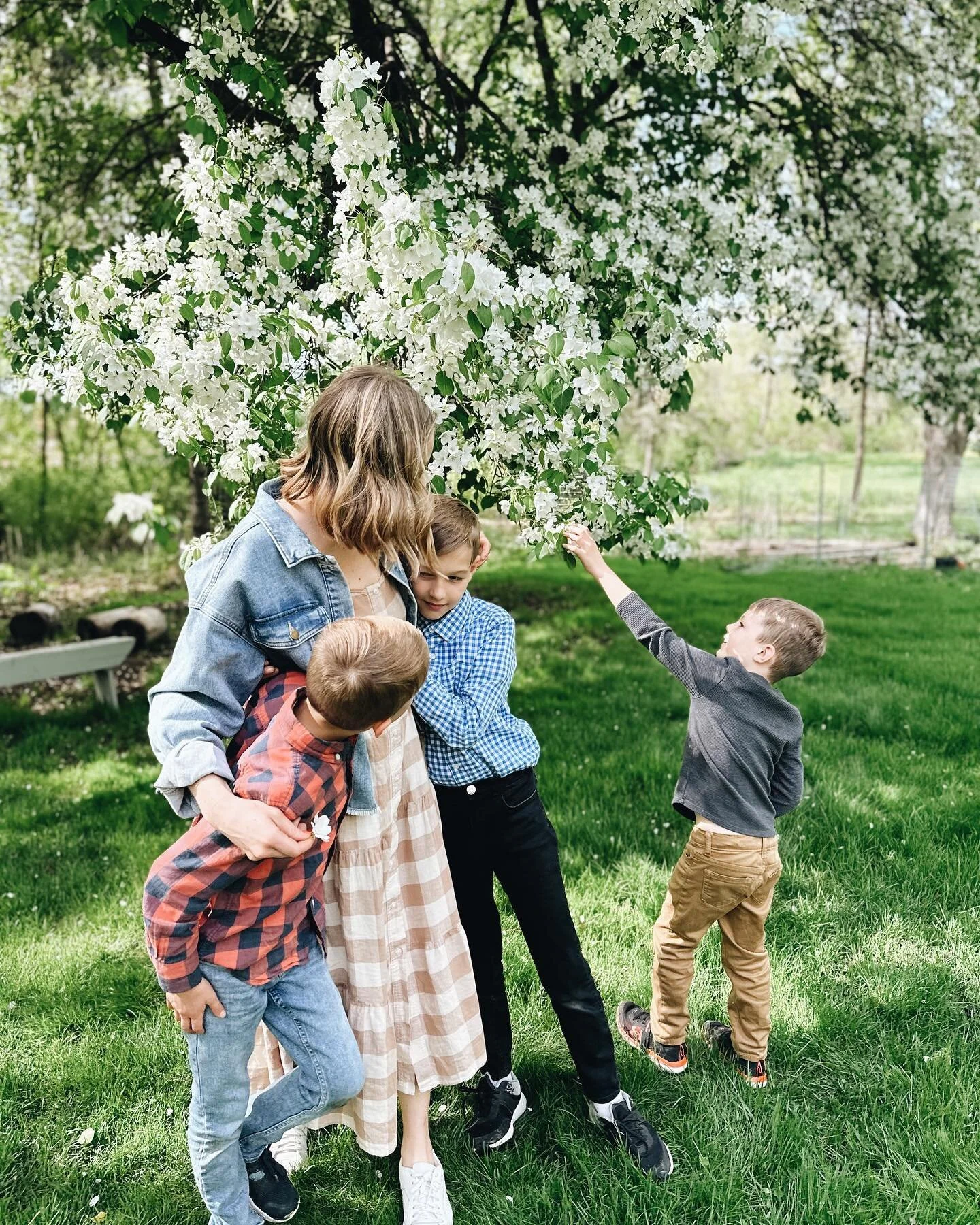 It&rsquo;s no feat taking a photo, but I was given a big pile of hand picked flowers, and we did our best! Full heart 🌷 Happy Mother&rsquo;s Day from the studio!!