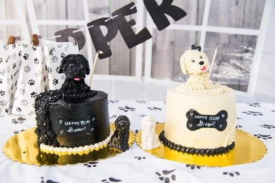Black - Champagne Cake with Champagne Buttercream 
White - Black Velvet cake 