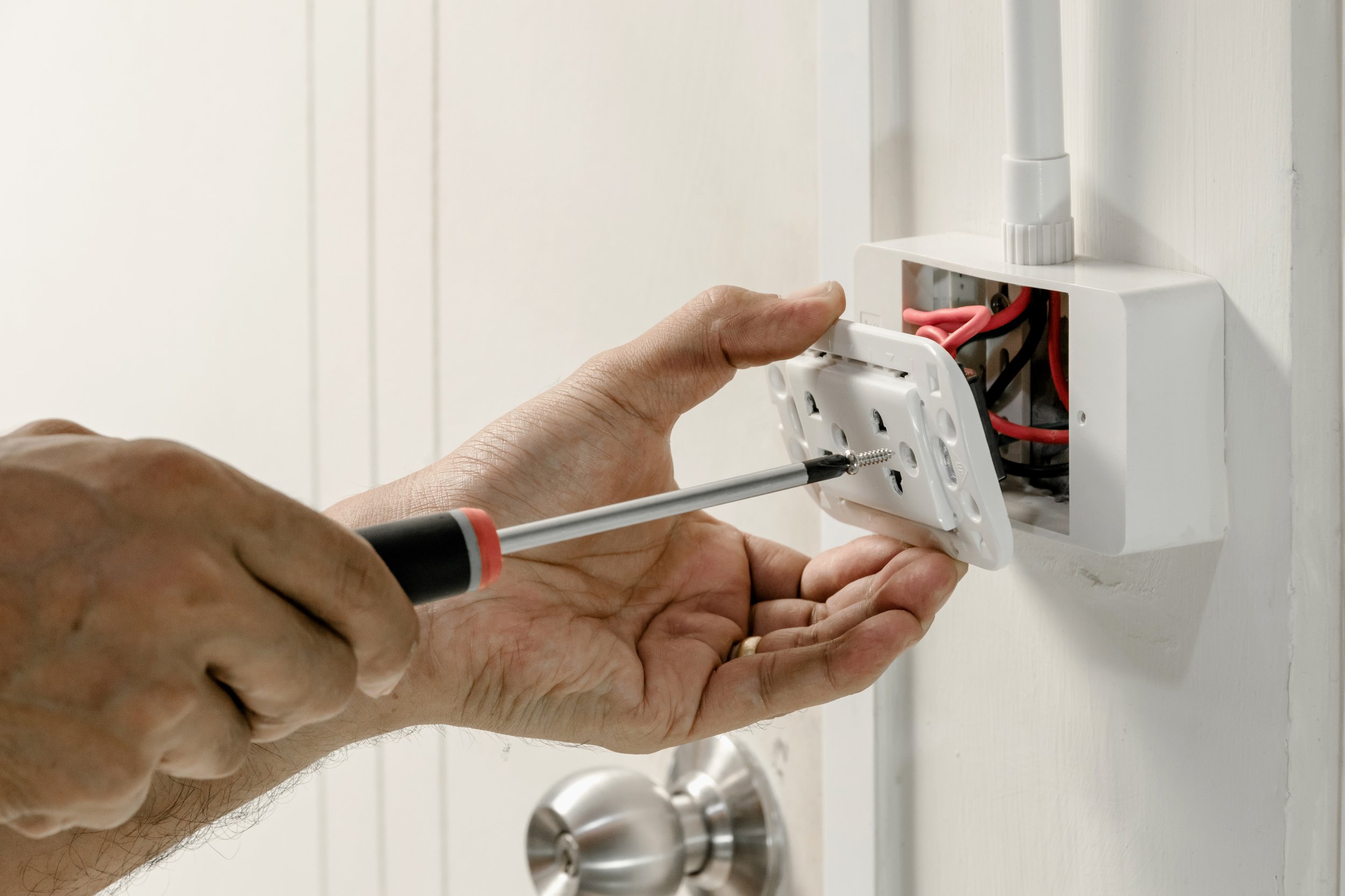 Home-electrical-system-1015452484_5687x3792.jpeg