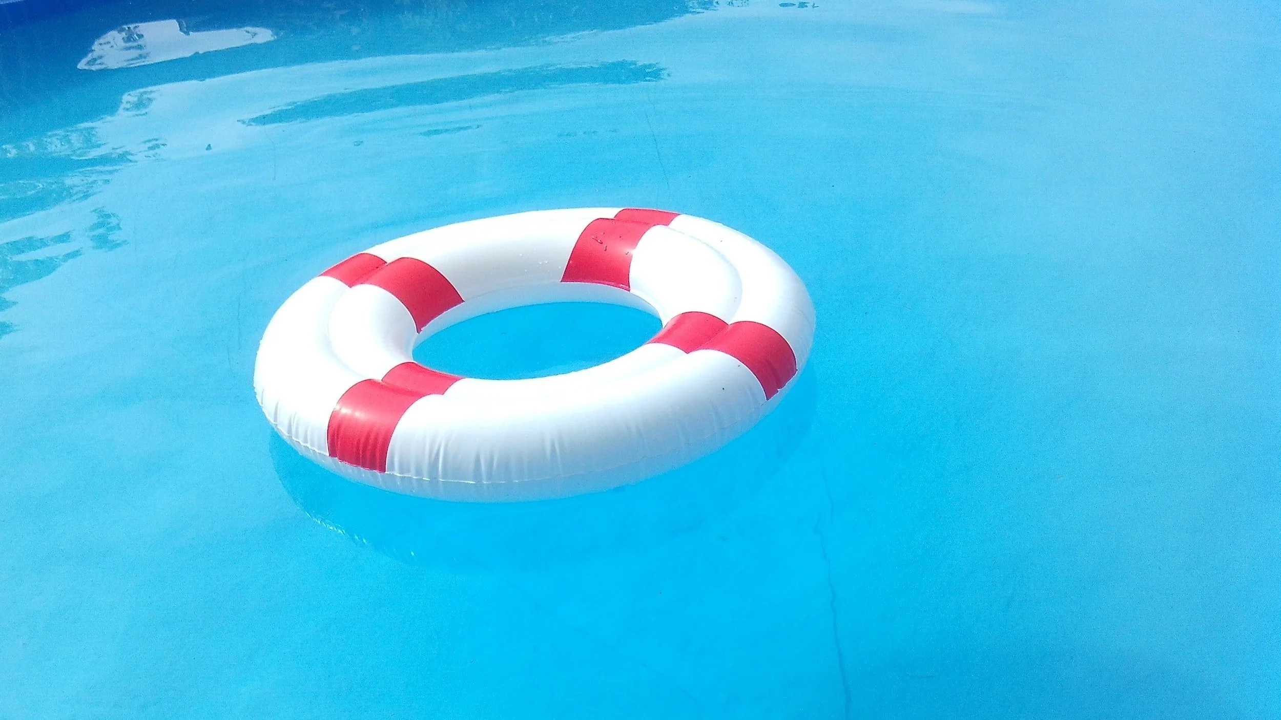 Inflatable life saving device