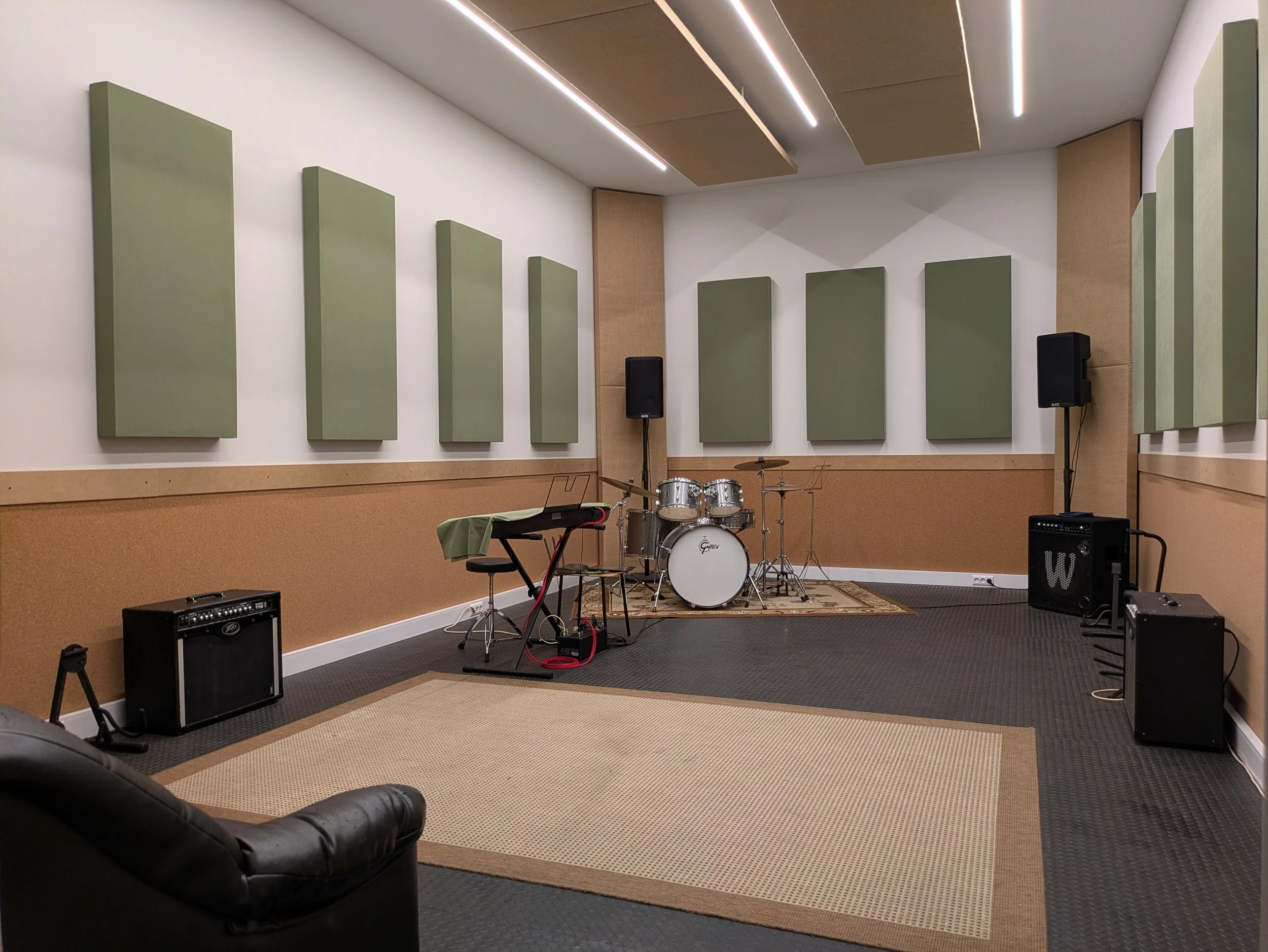 E2 GREEN-1_ROOM.jpg