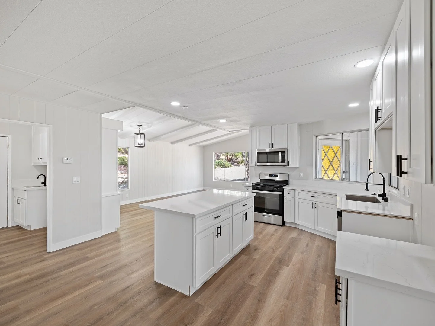 JUST LISTED | 2322 Manzanita Rd. Wrightwood, CA | $385,000
✔️ 2 bedrooms
✔️ 2 bathrooms
✔️ 1,774 square feet of living space
✔️ 1.63 acre lot, fenced
✔️ Oversized 2-car garage w/  864 sqft separate shop space
✔️ Newly remodeled and renovated through