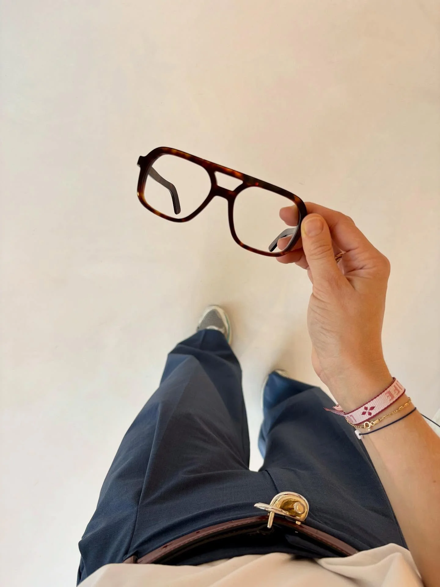 Niet iedereen kan deze bril dragen, maar de perfecte match is gevonden!! Een stoere bril voor een power vrouw 💪🏼🔥&hearts;️ #optiekstephanievolckaerts #boechout