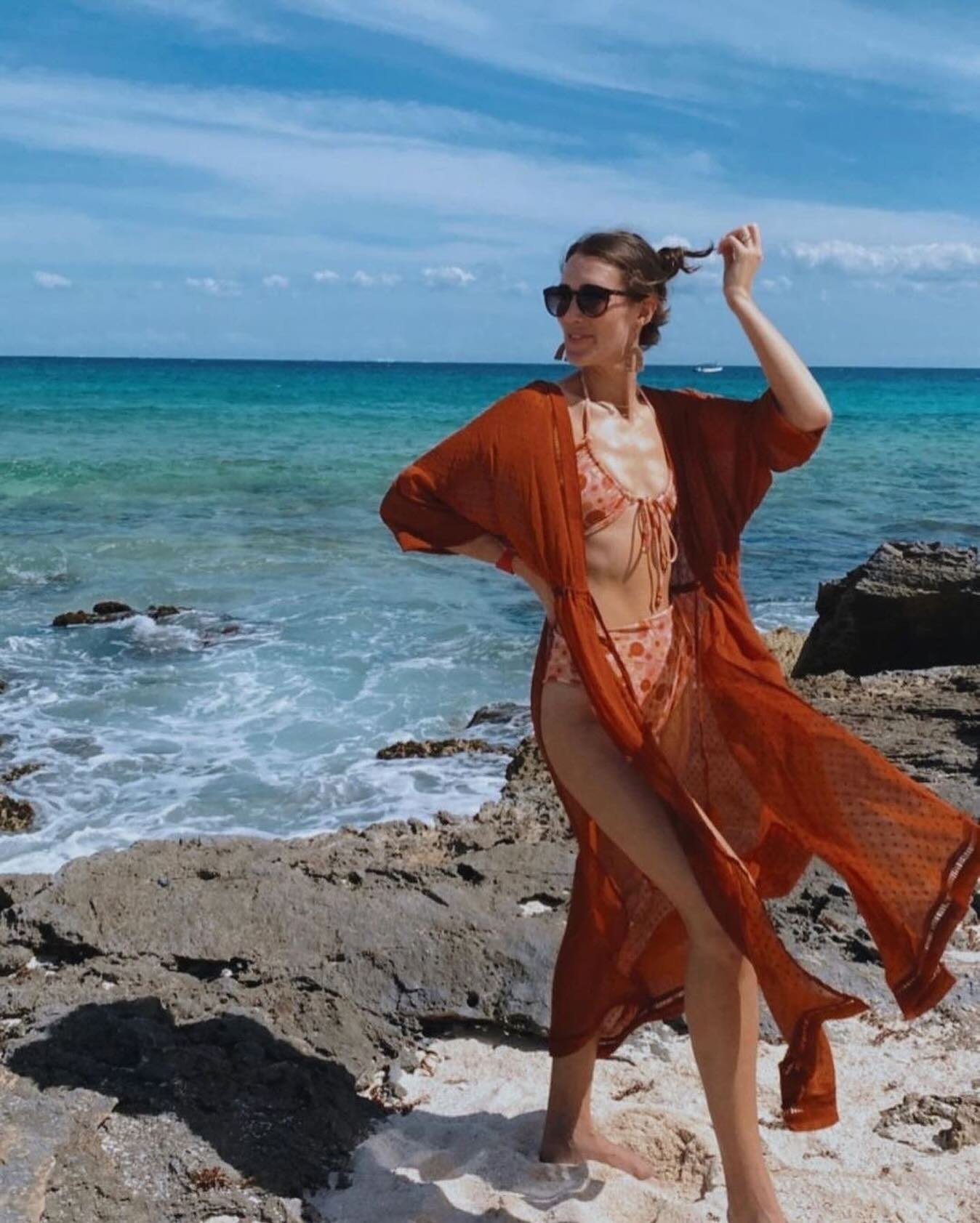 Please stop what you&rsquo;re doing to wish our girl @radiancebyrachel a HAPPY BIRTHDAY and Work Anniversary!! 🎉 🎊 🥳 🧁 
.
.
This incredible and impactful human brings so much light and love into our lives and we&rsquo;re grateful to work alongsid