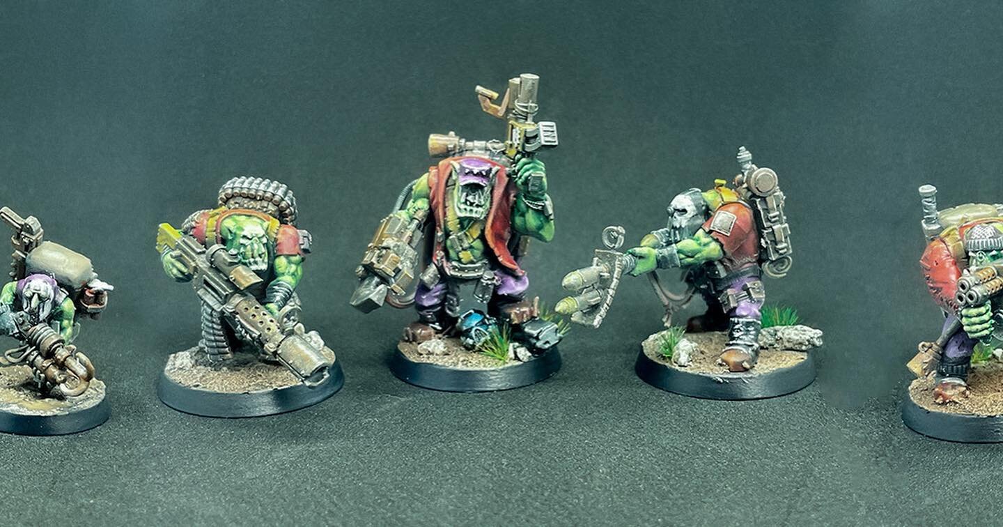 Finished painting my Killer Klown Kommandos Kill Team.

#killteam #warhammer #gamesworkshop #miniature #miniaturepainting #painting #ork #kommando