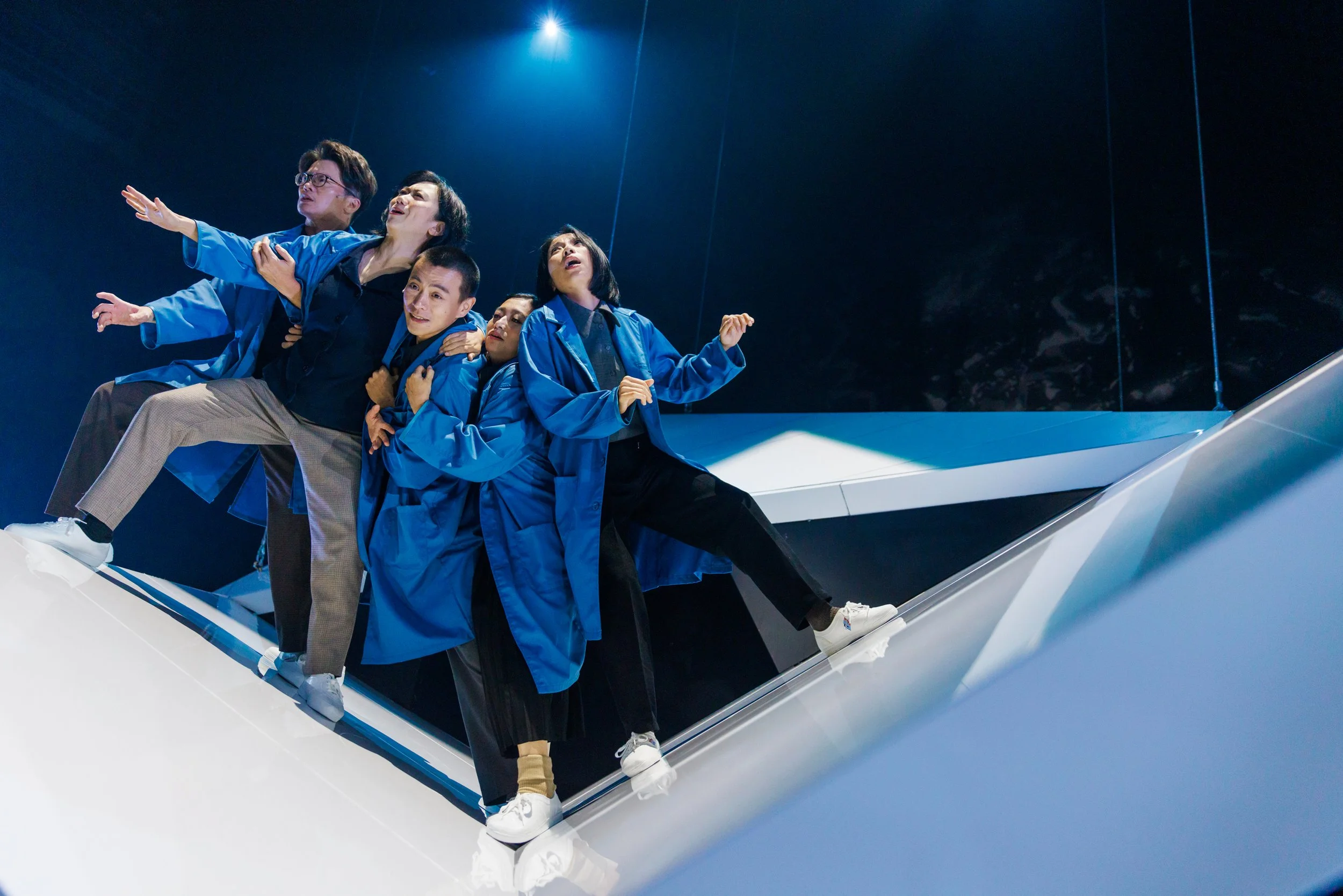 25's Cijin White Roses Chronicle