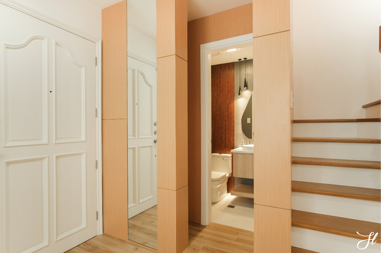 Designed for a California-based family who cherishes coming home to gather and entertain, A Residence embodies the warmth of family connection wrapped in refined modern elegance. Spanning 350 squa (6).png