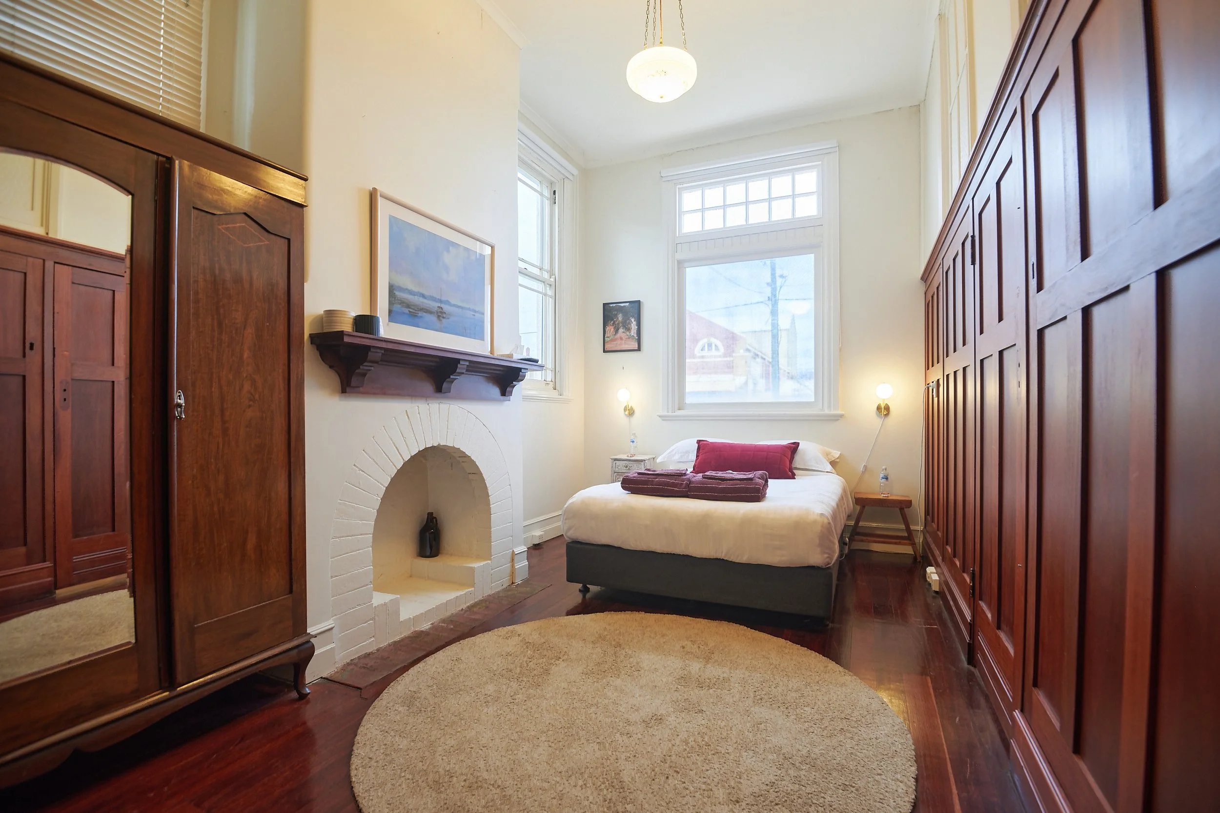 Art Deco 2 bedroom apartment: bedroom 1 with en-suite bathroom, smart TV & reverse cycle air conditioning