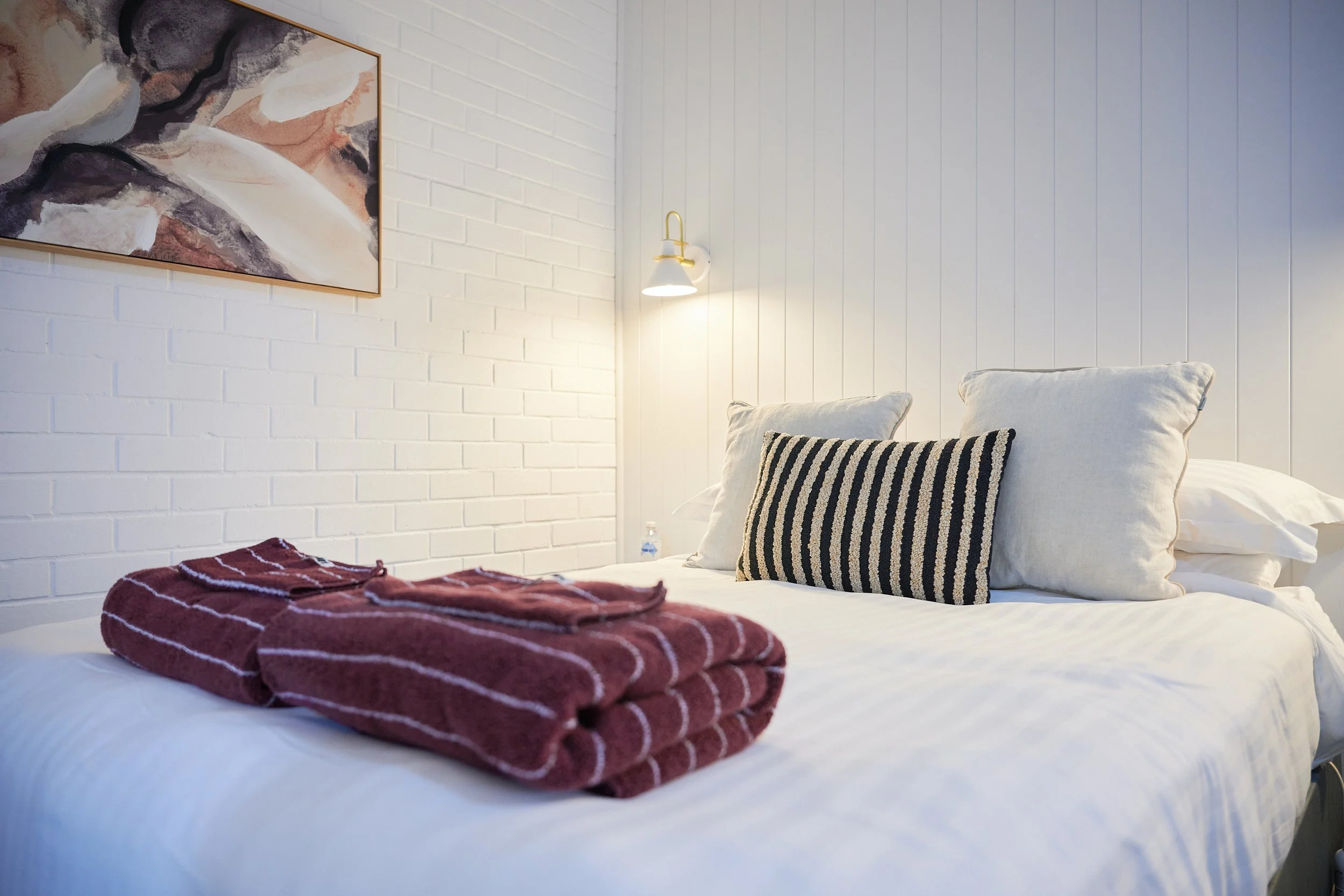 Private cottage - 1 x queen bed with reverse cycle air conditioning